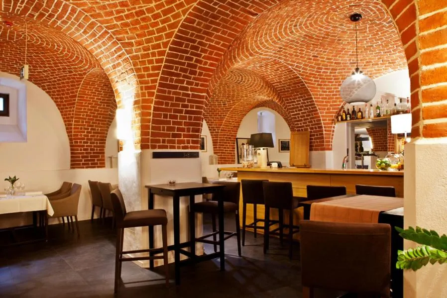 Restaurant/places to eat in Great Polonia The Granary La Suite Hotel