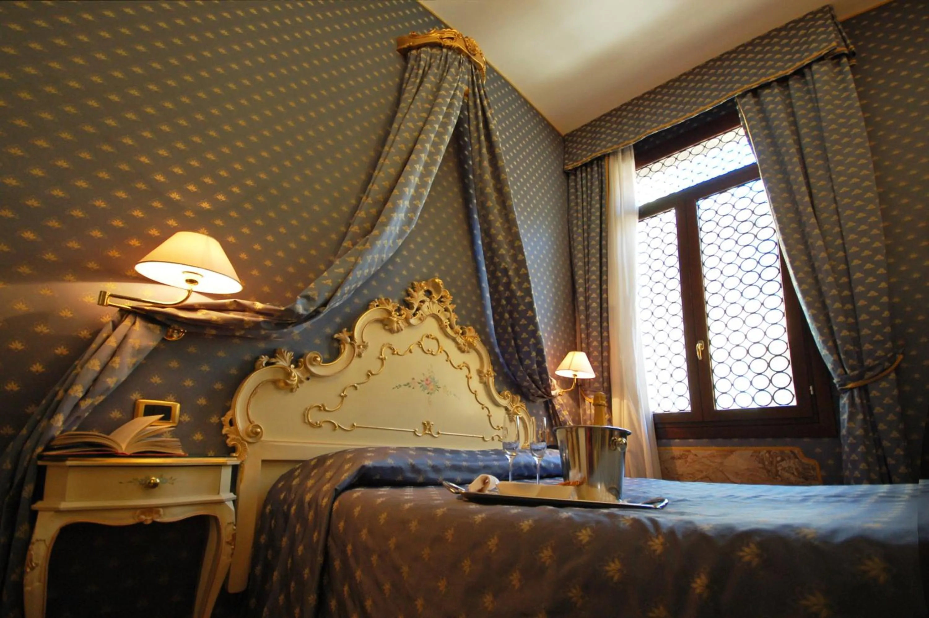 Bed in Hotel Torino