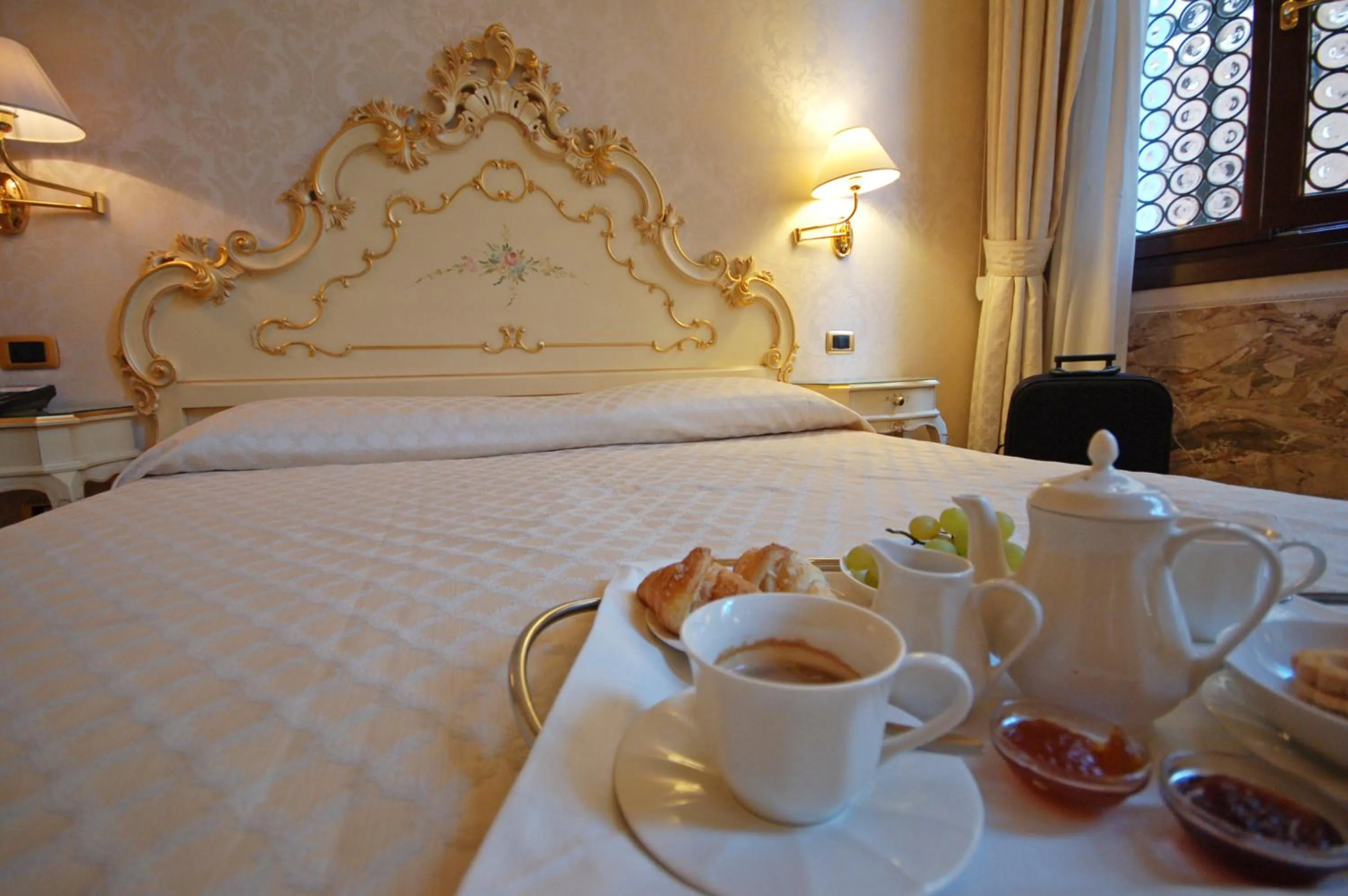 Bed in Hotel Torino