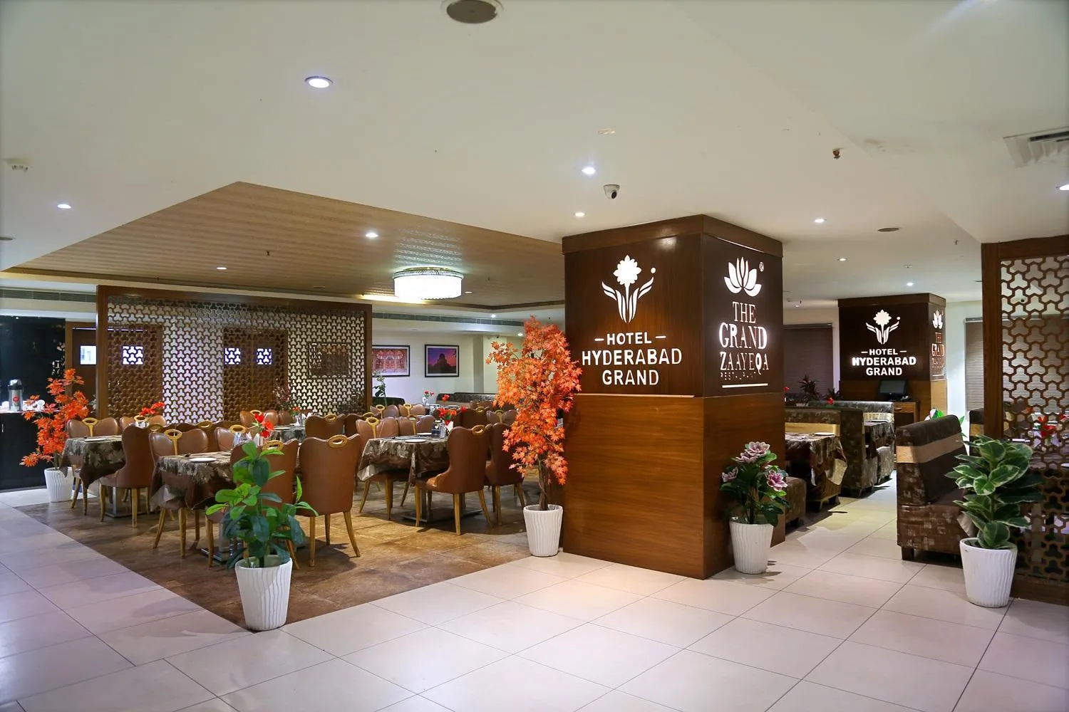 Restaurant/places to eat in Hotel Hyderabad Grand