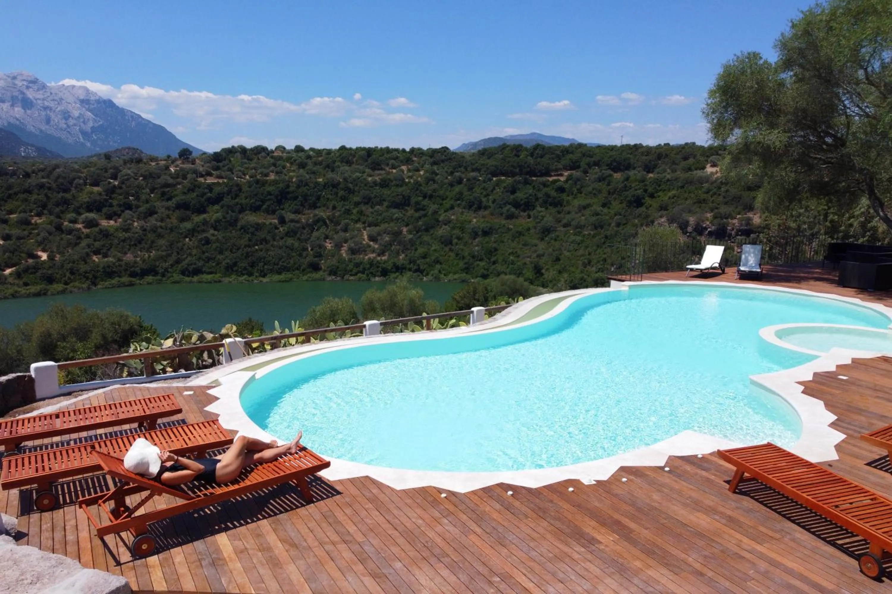 Spring in Hotel Villa Cedrino