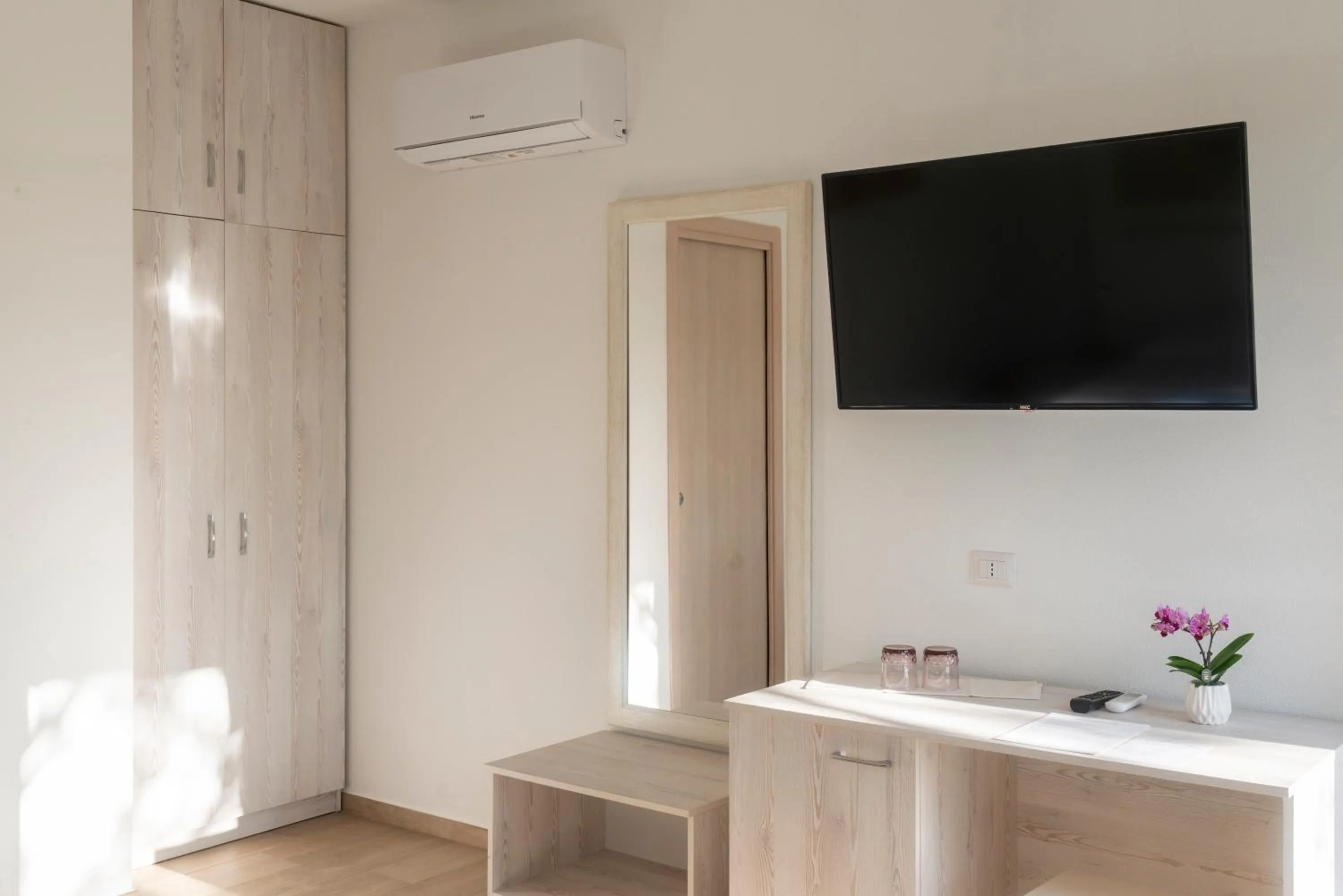 TV and multimedia in Hotel Villa Cedrino