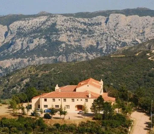 Facade/entrance in Gorropu Hotel