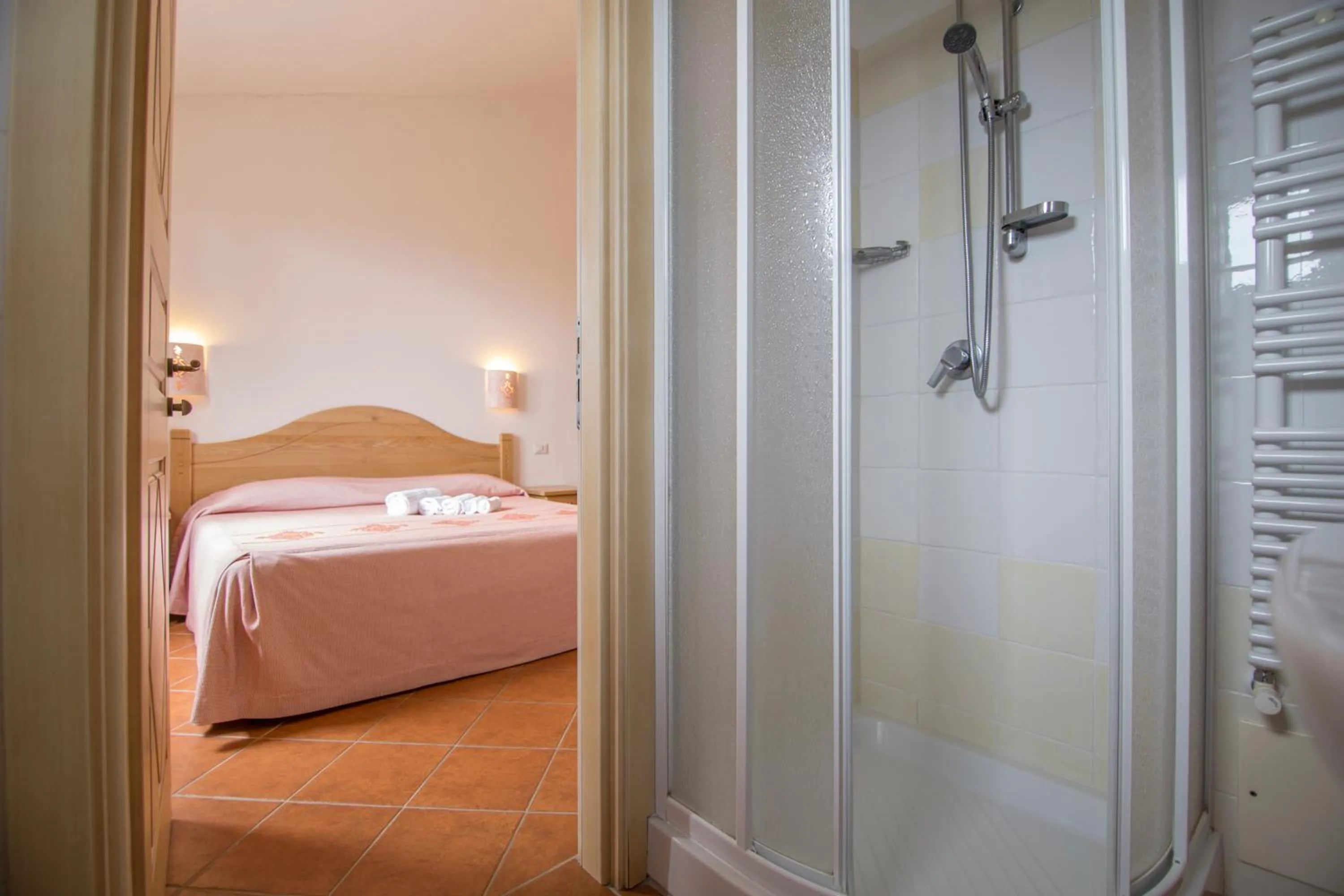 Shower, Bed in Gorropu Hotel