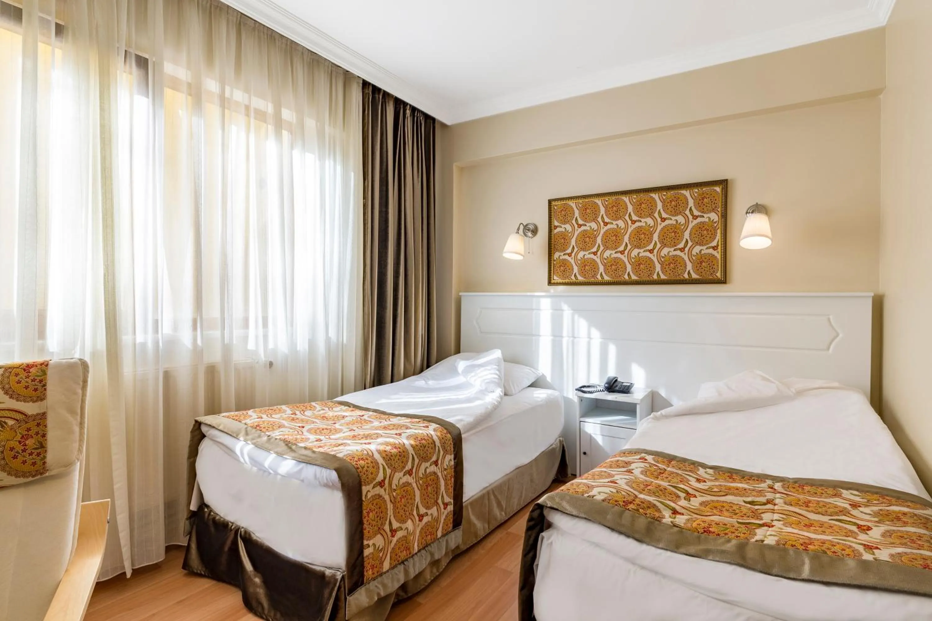 Photo of the whole room, Bed in Hotel Fehmi Bey - Special Category