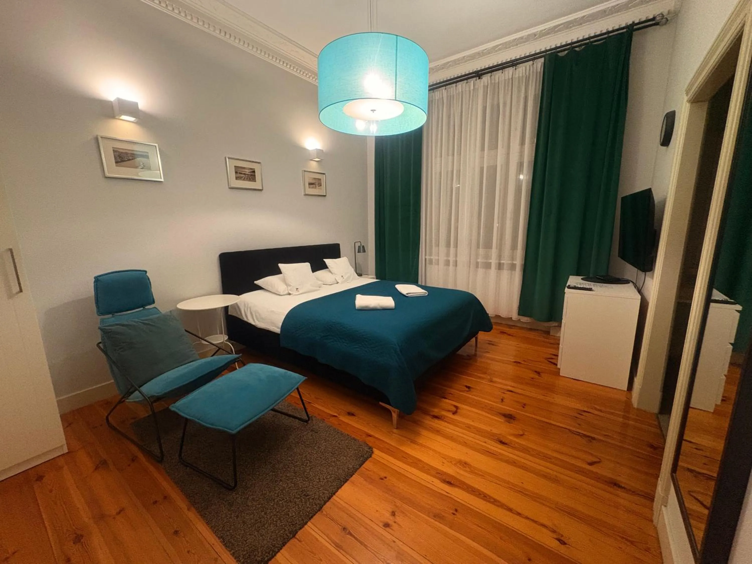 Bedroom, Bed in Apartamenty Pomarańczarnia