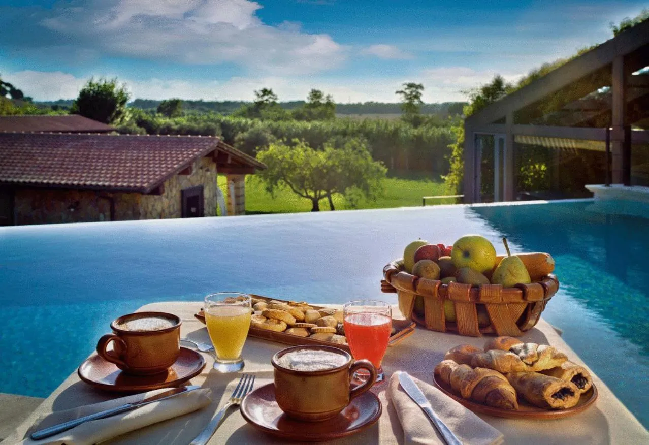 Restaurant/places to eat in Villa Hotel Valle Del Marta Resort