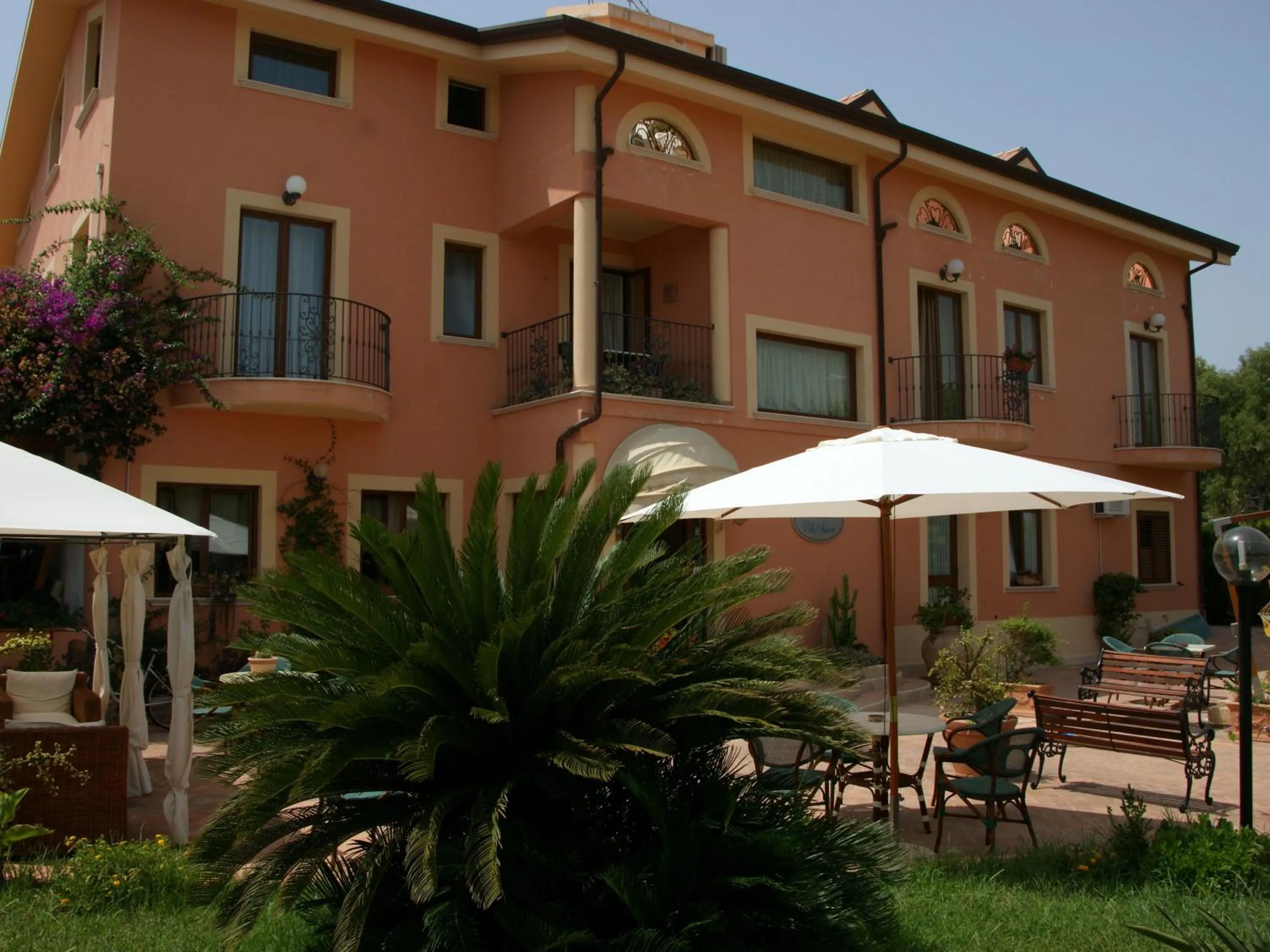 Property building in Villa Aurora