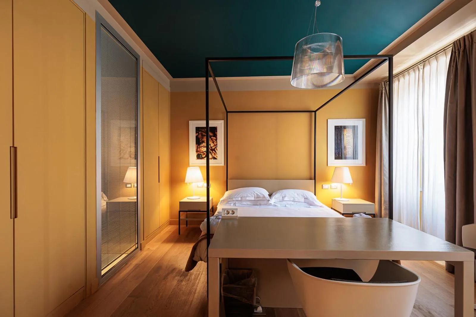 Bed in Escalus Luxury Suites Verona