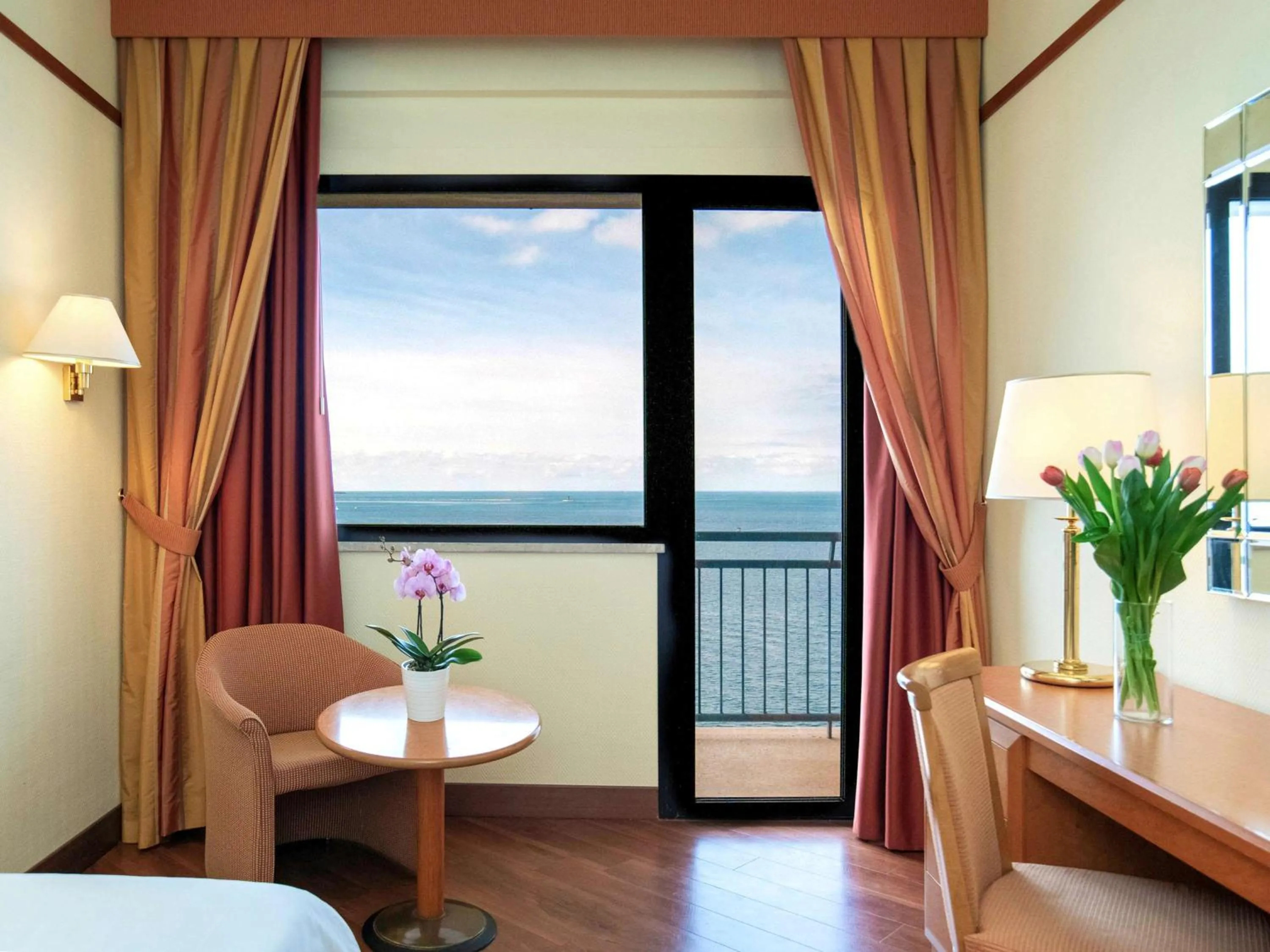 Bedroom in Hotel Delfino Taranto