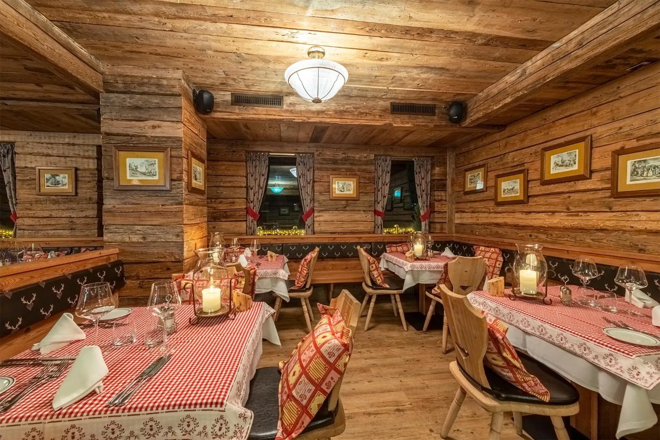 Restaurant/Places to Eat in Hotel Sochers Club