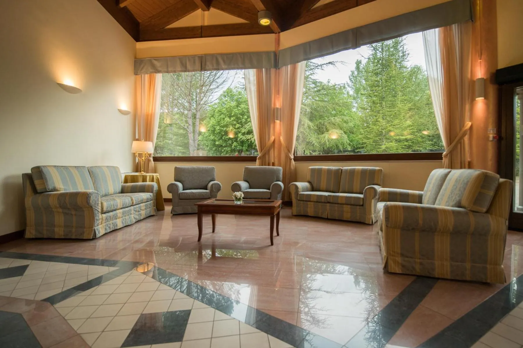 Lobby or reception in Hotel Le Grotte