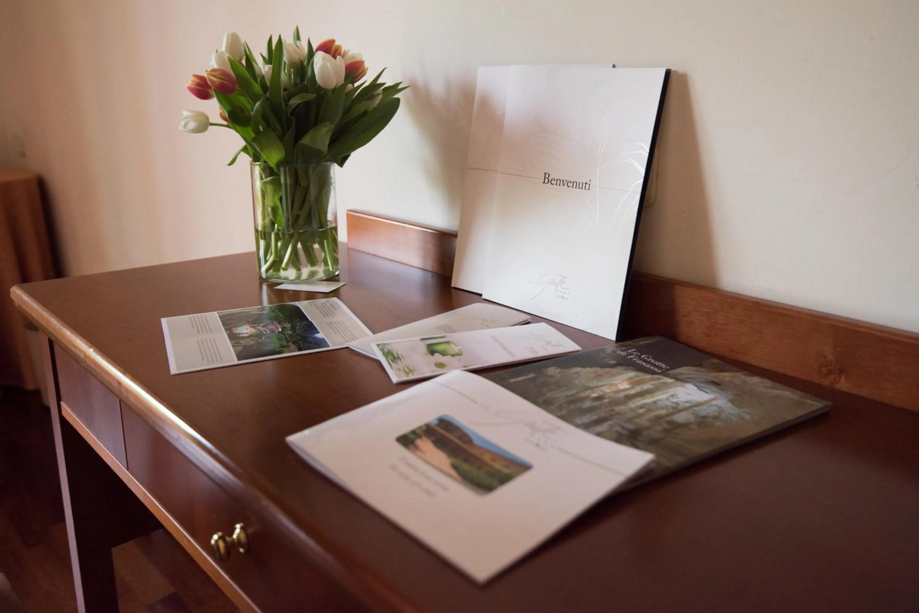 Bedroom in Hotel Le Grotte