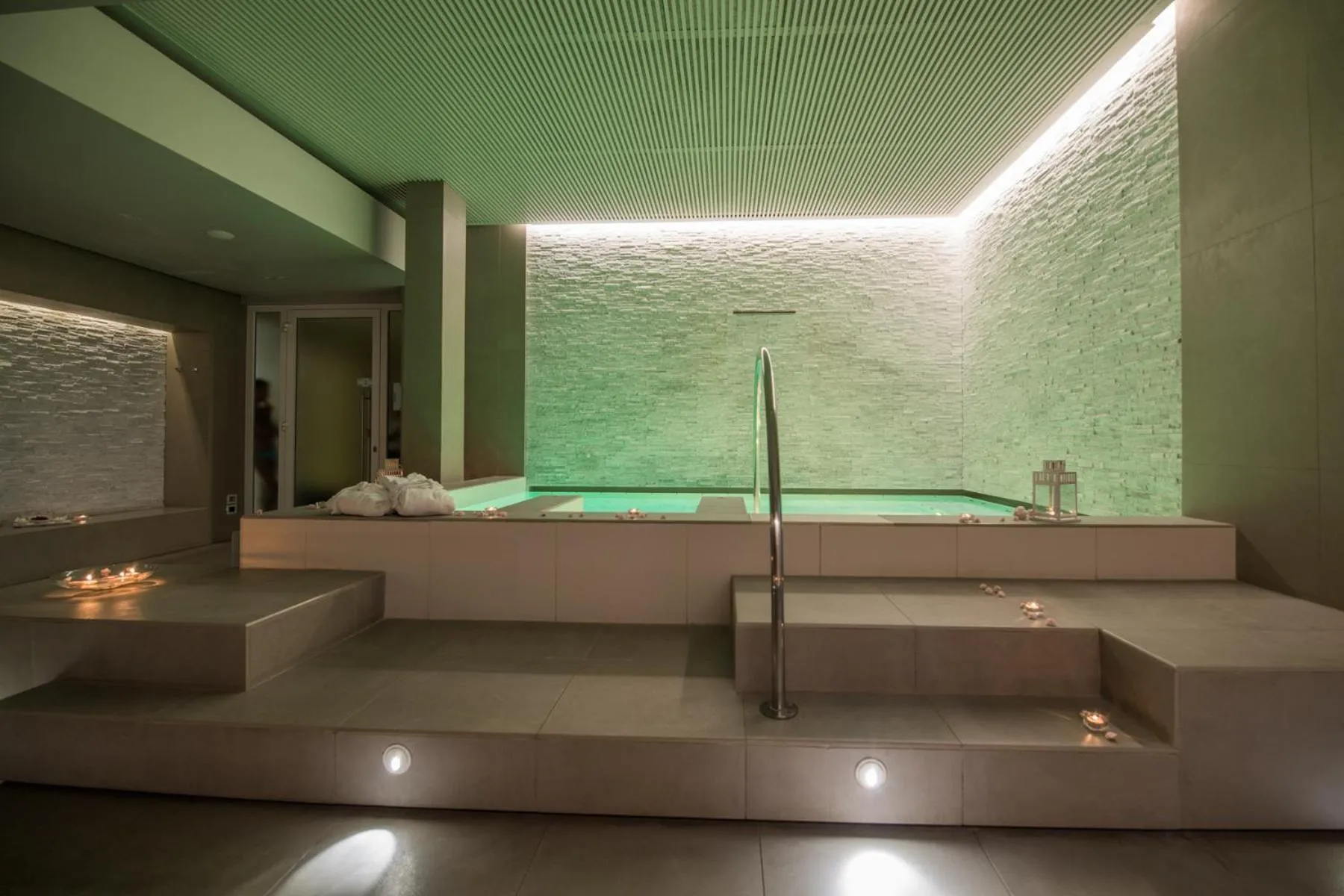 Hot Tub in Hotel Le Grotte