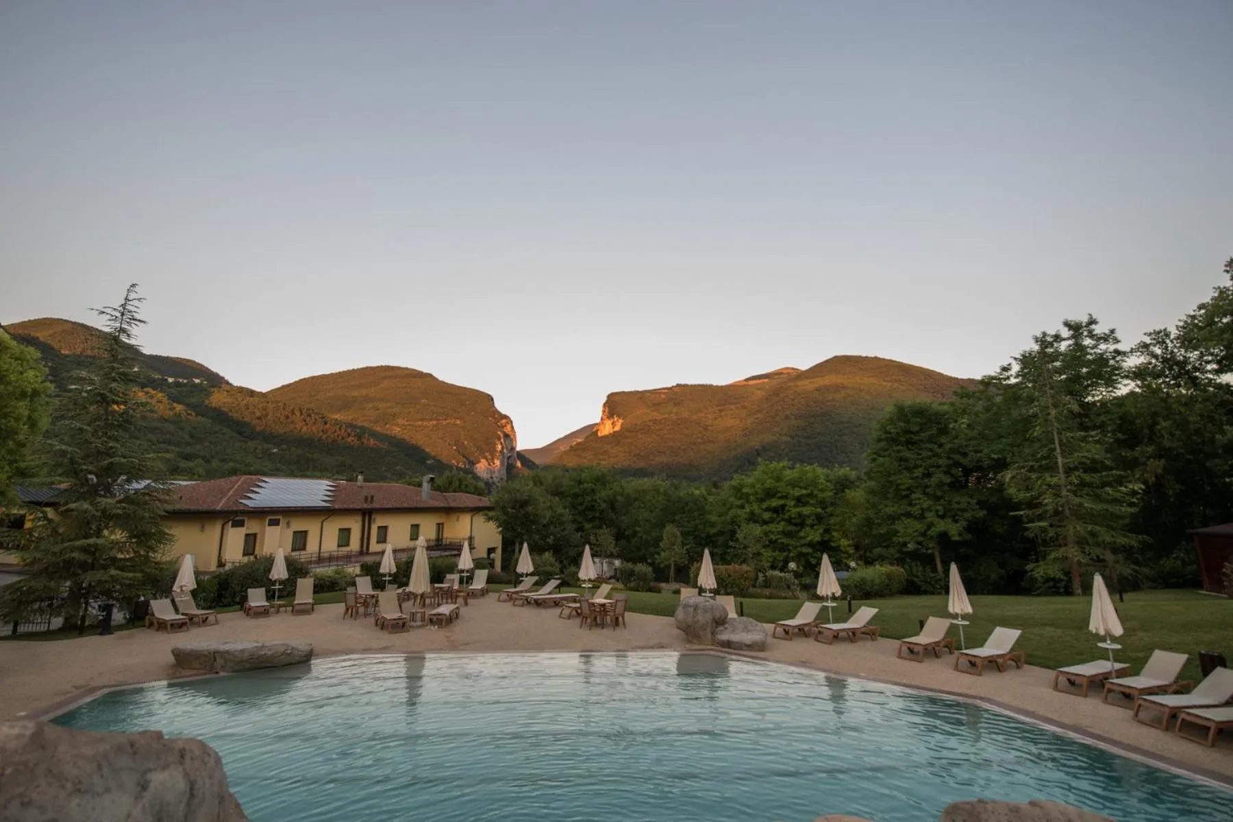 Pool view in Hotel Le Grotte