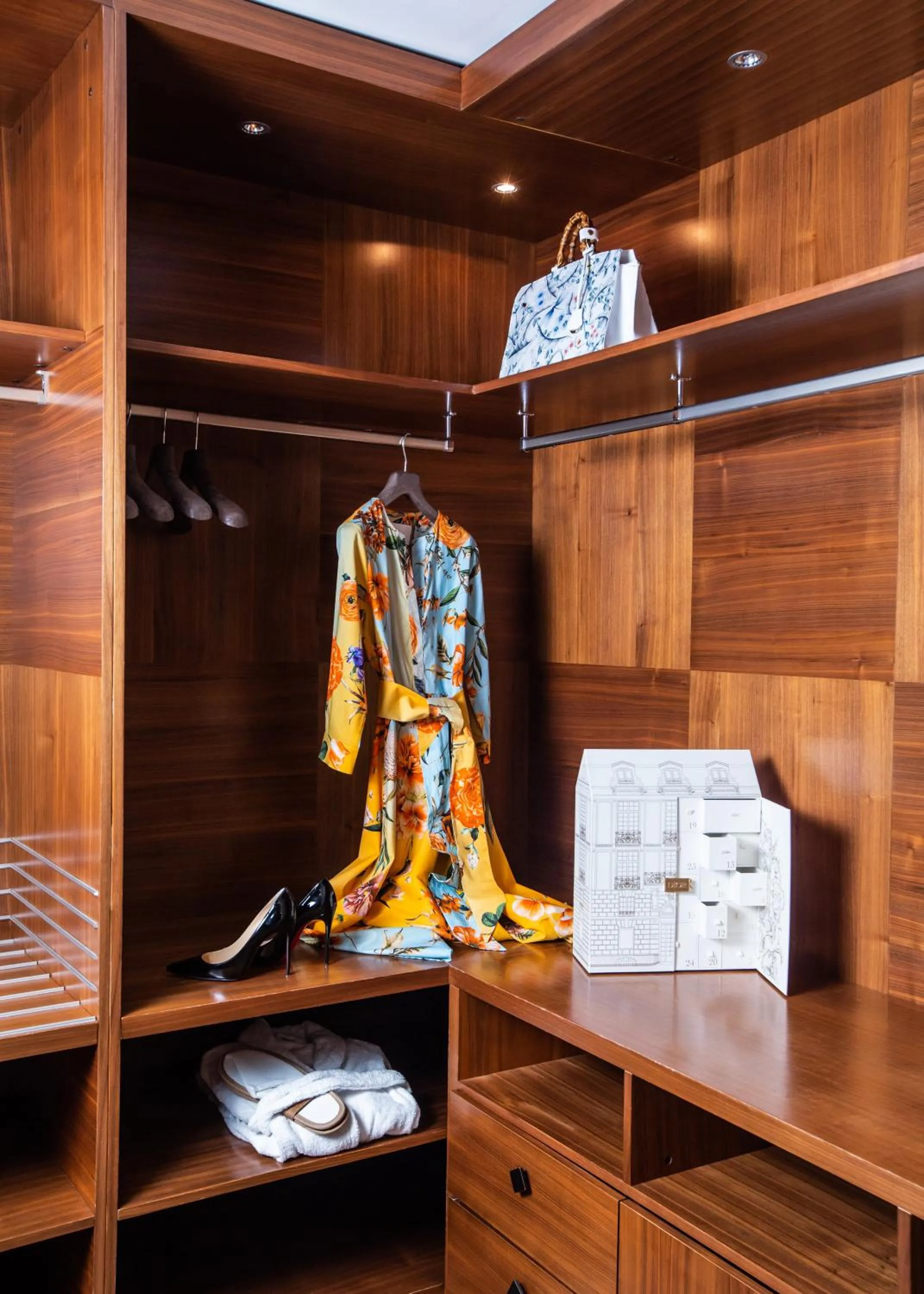 wardrobe in Milan Suite Hotel