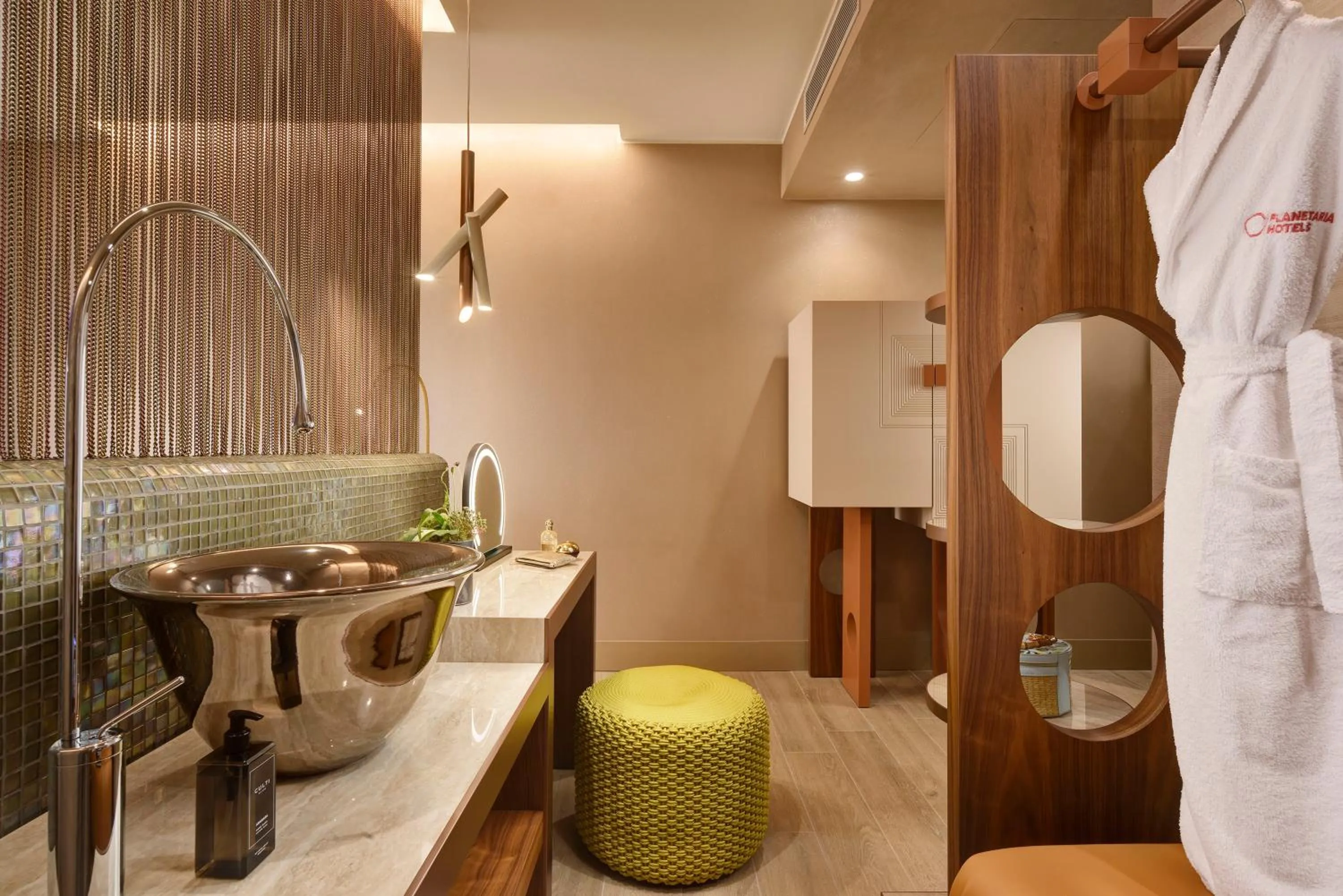 Hot Tub in Milan Suite Hotel