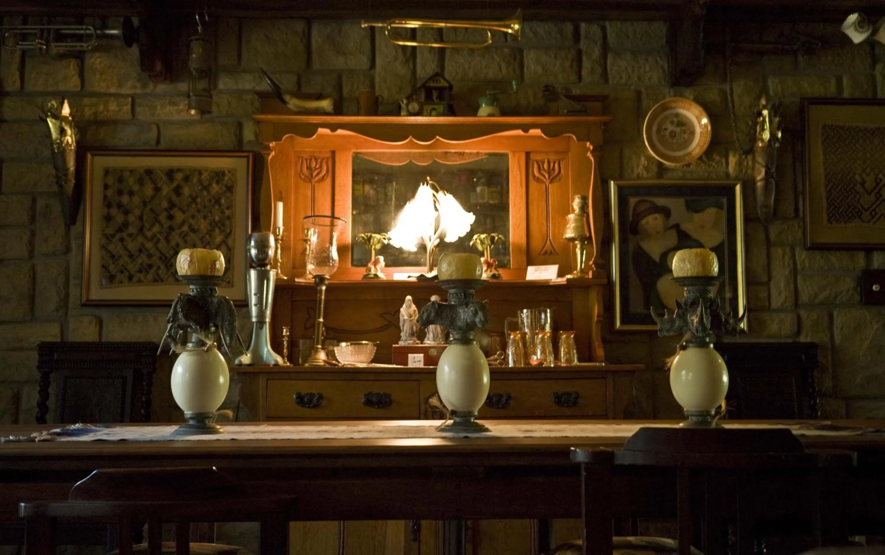 Communal lounge/ TV room in River House Lodge