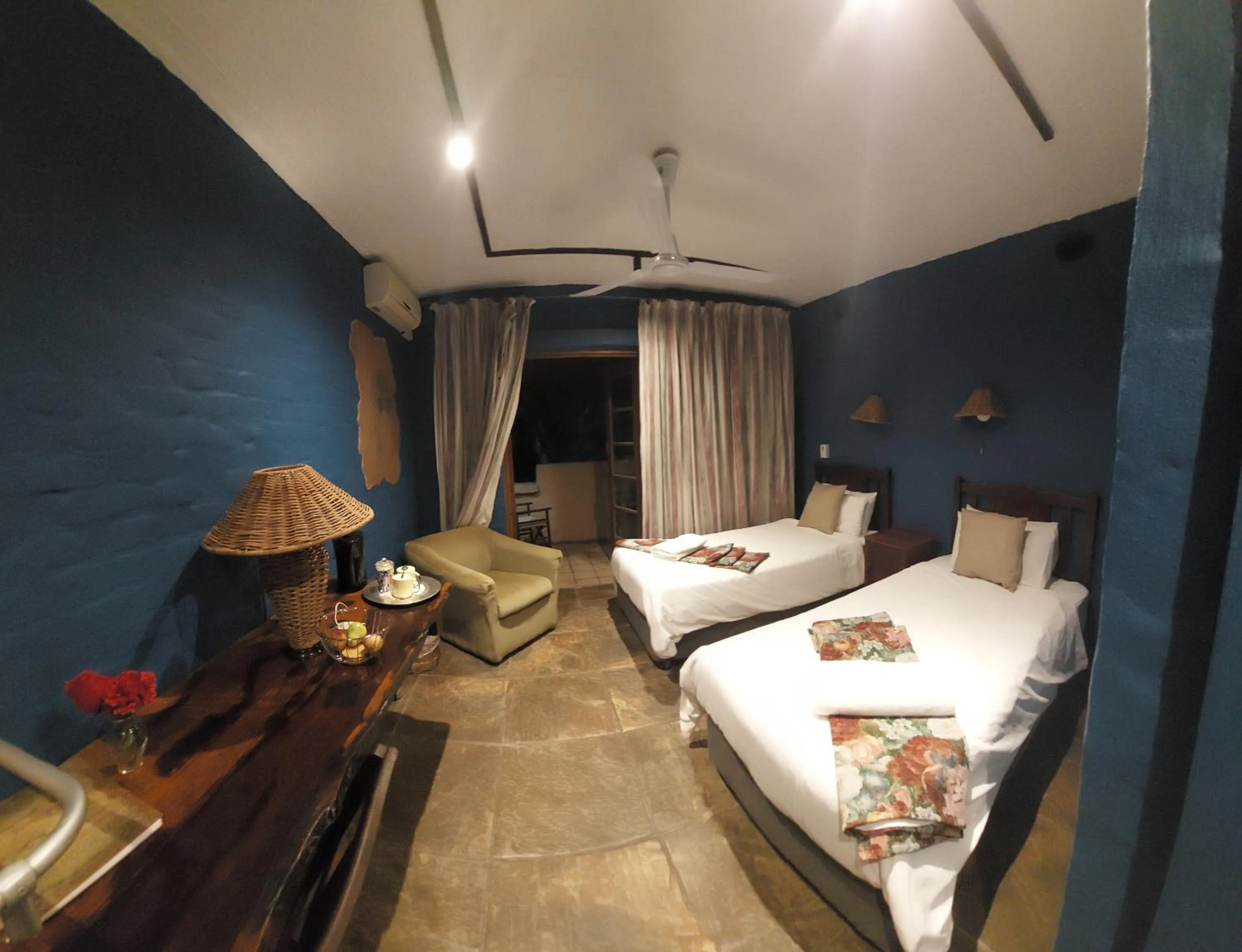 Bed in River House Lodge