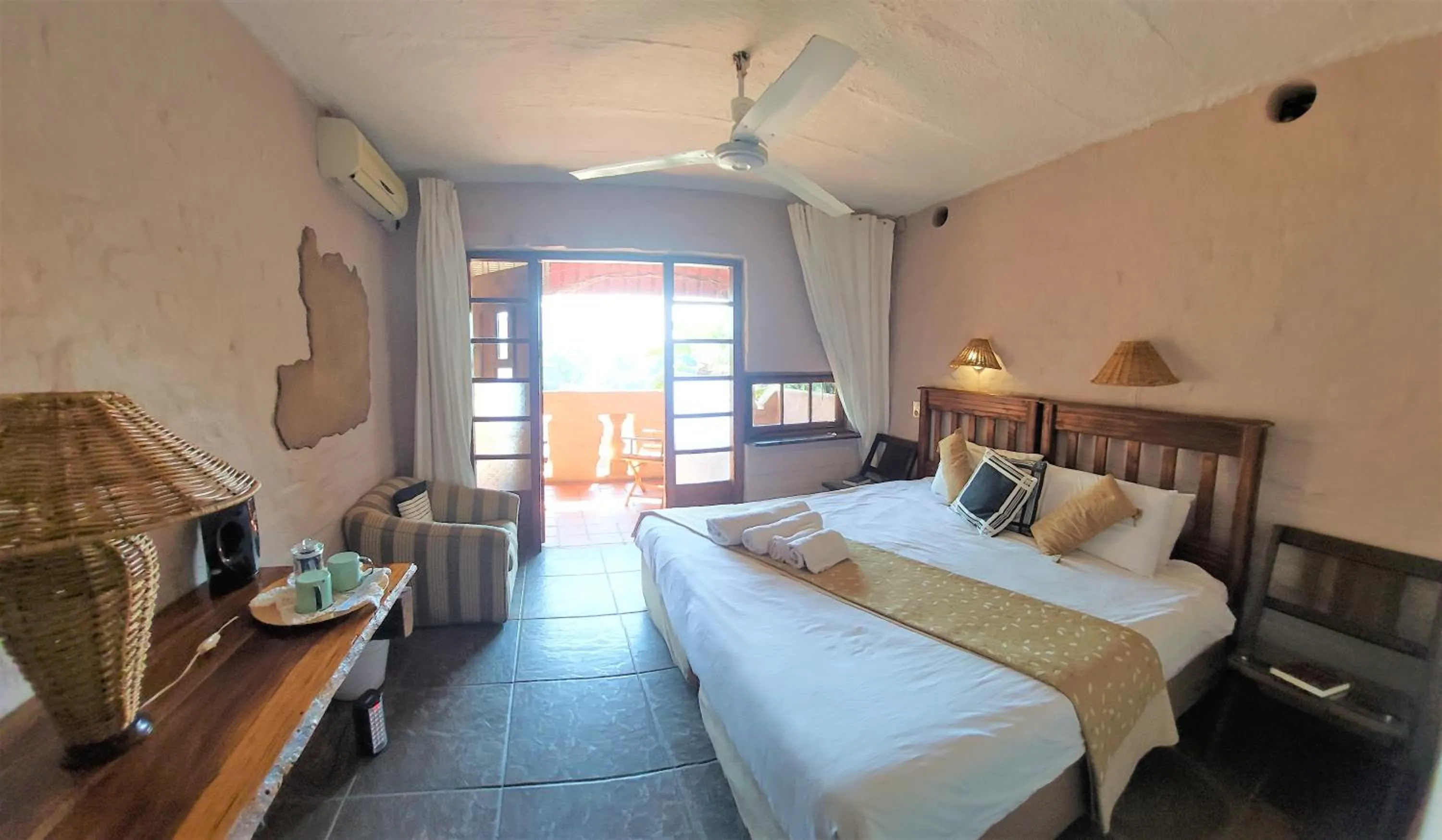 Bed in River House Lodge