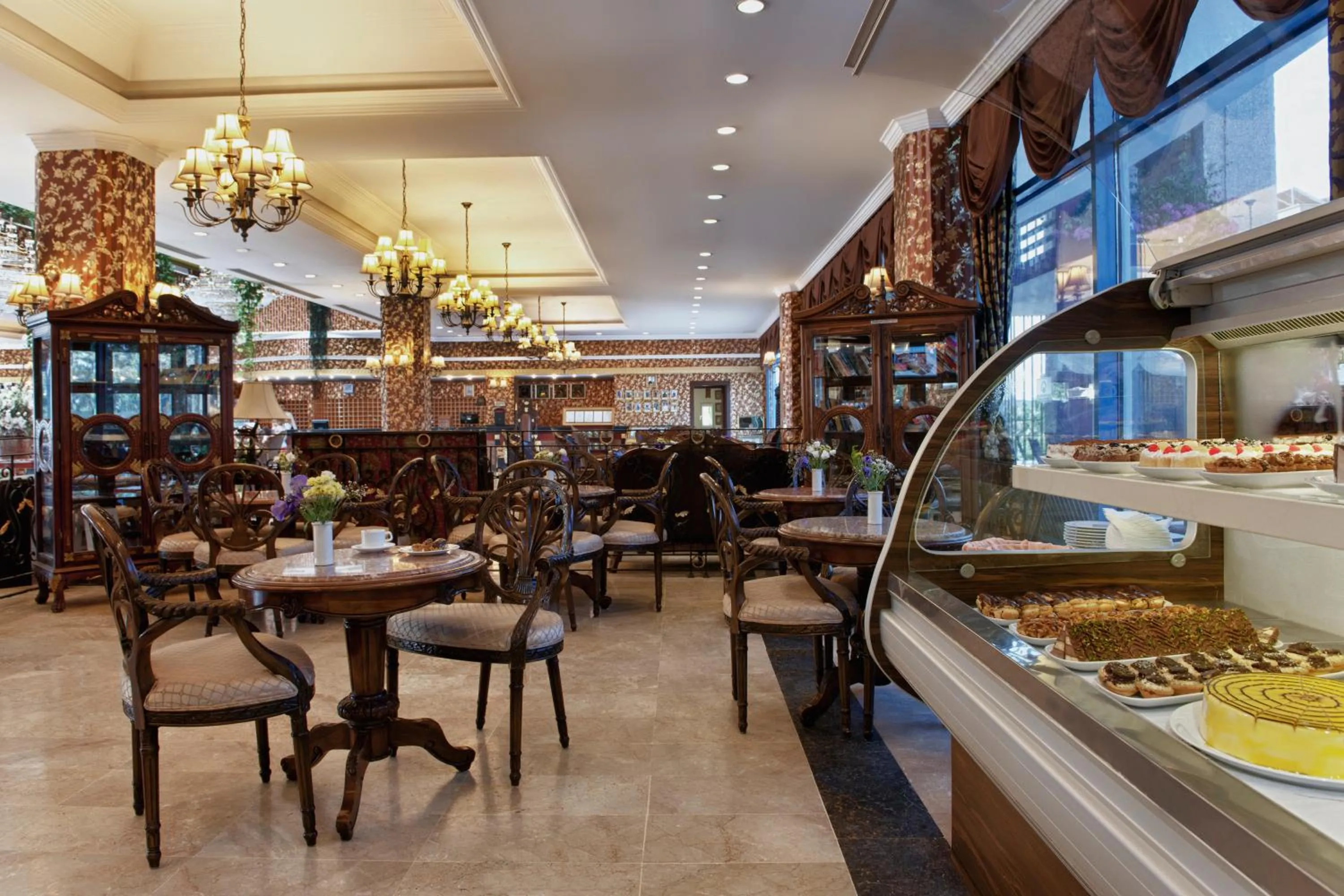 Restaurant/places to eat in Botanik Hotel