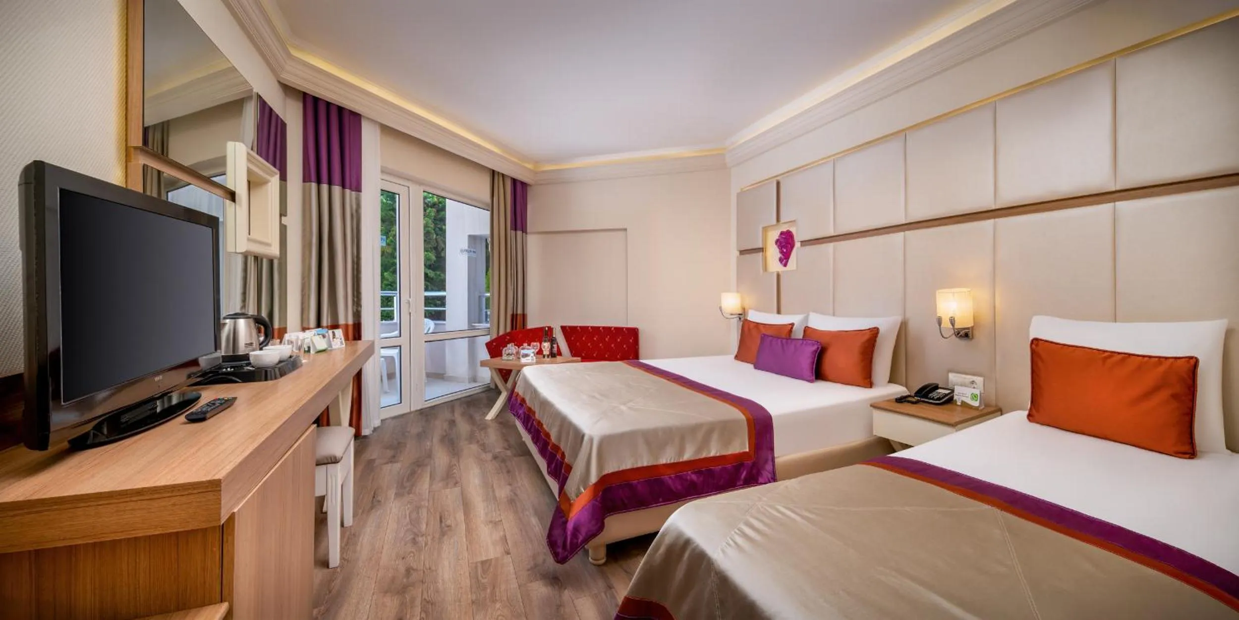 Photo of the whole room, Bed in Botanik Hotel