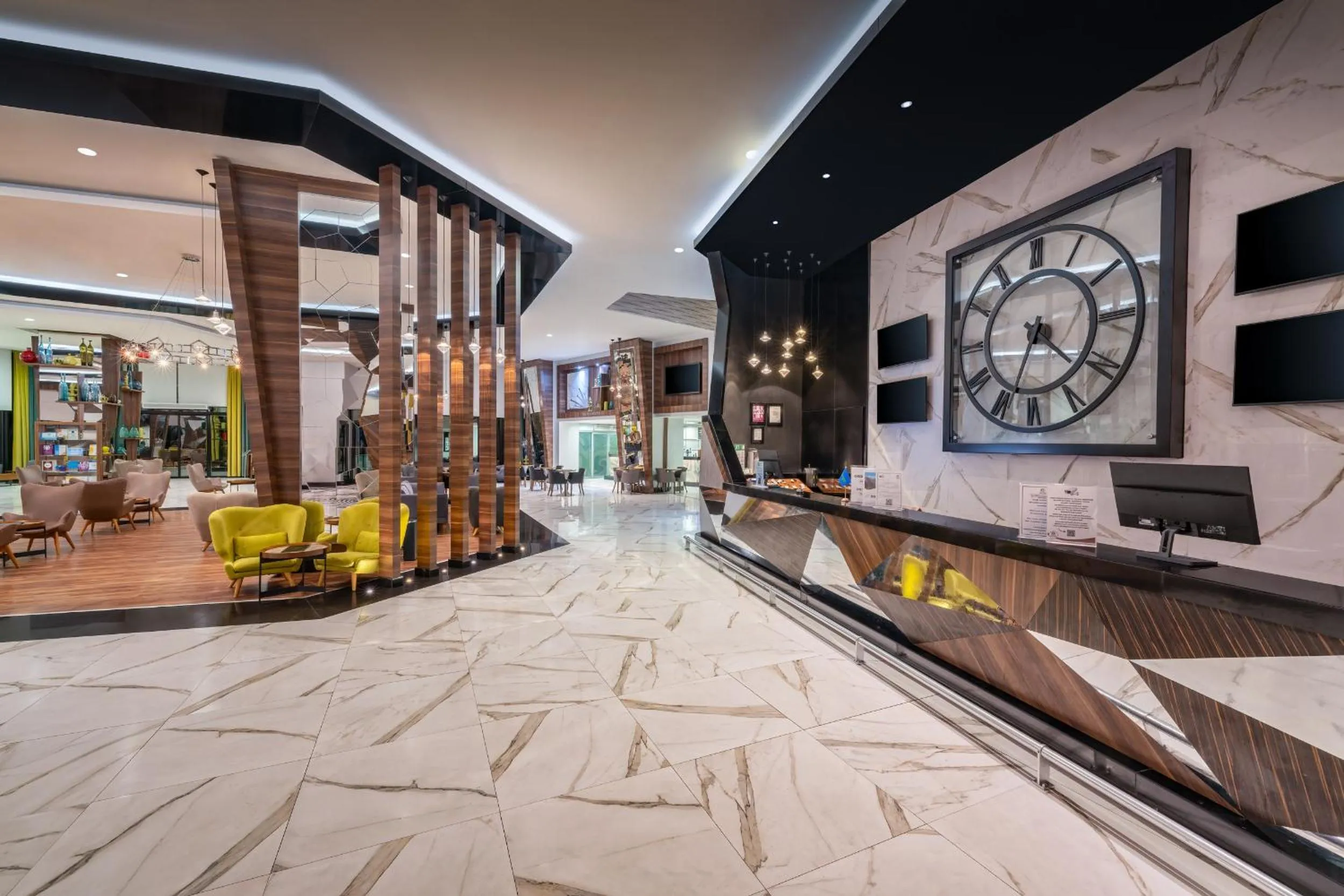 Lobby or reception in Botanik Hotel