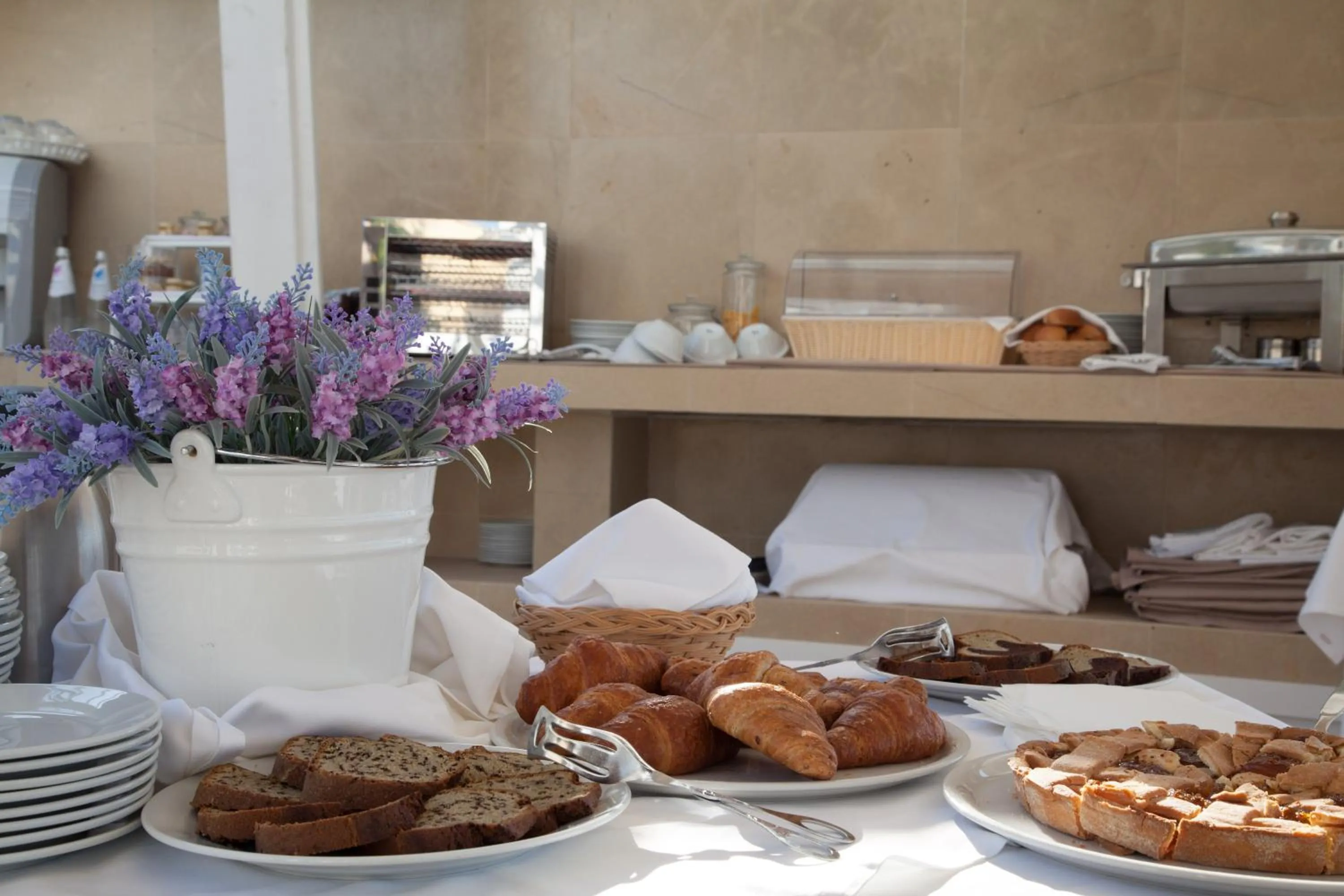 Buffet breakfast in White Bay