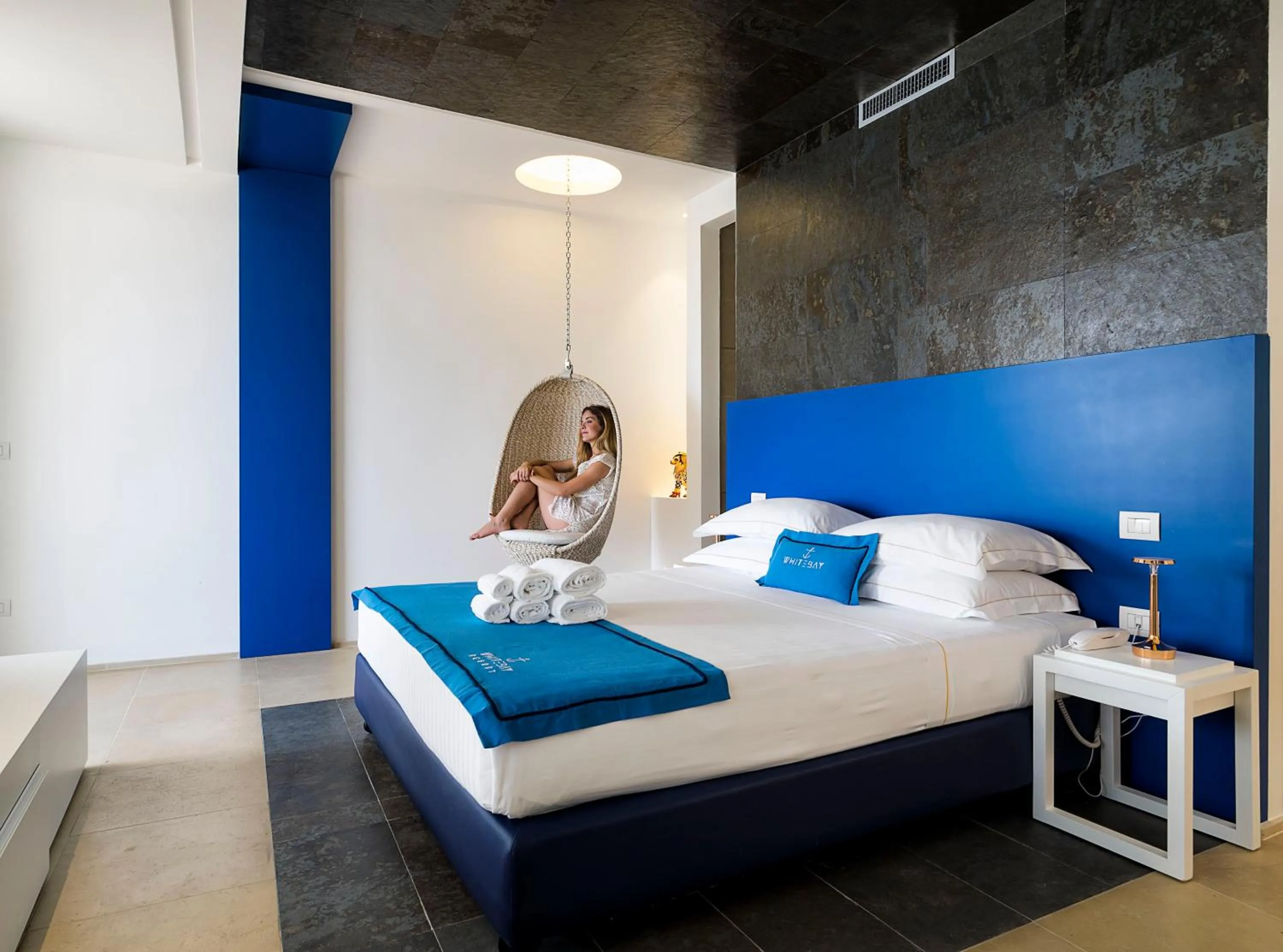 Photo of the whole room, Bed in White Bay