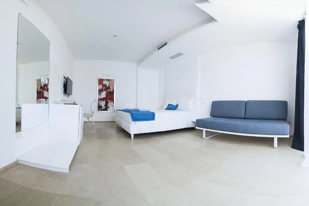 Photo of the whole room in White Bay