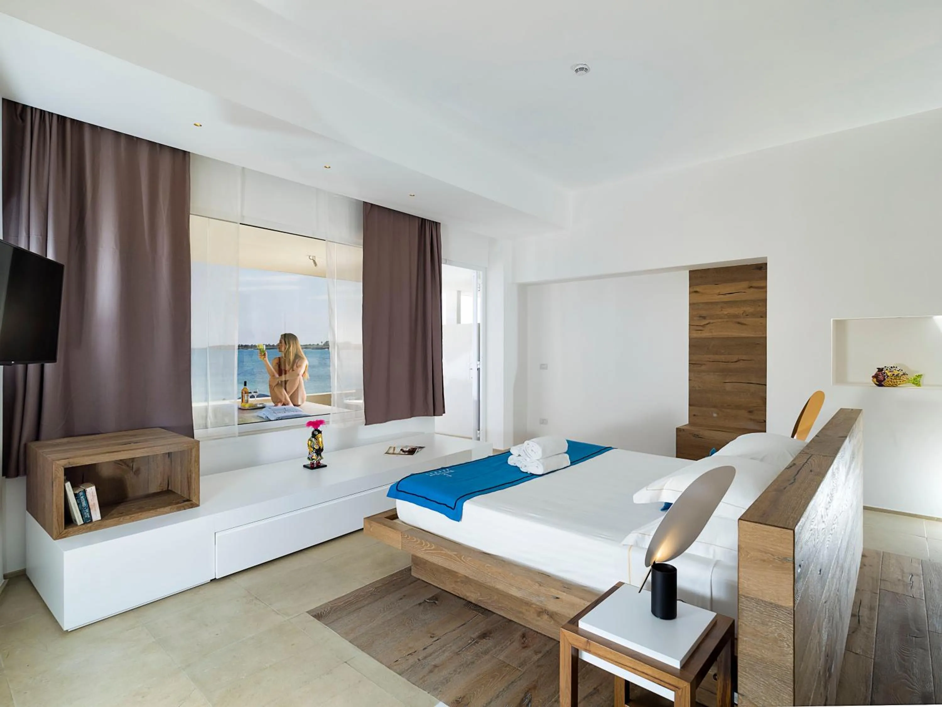 Photo of the whole room, Bed in White Bay