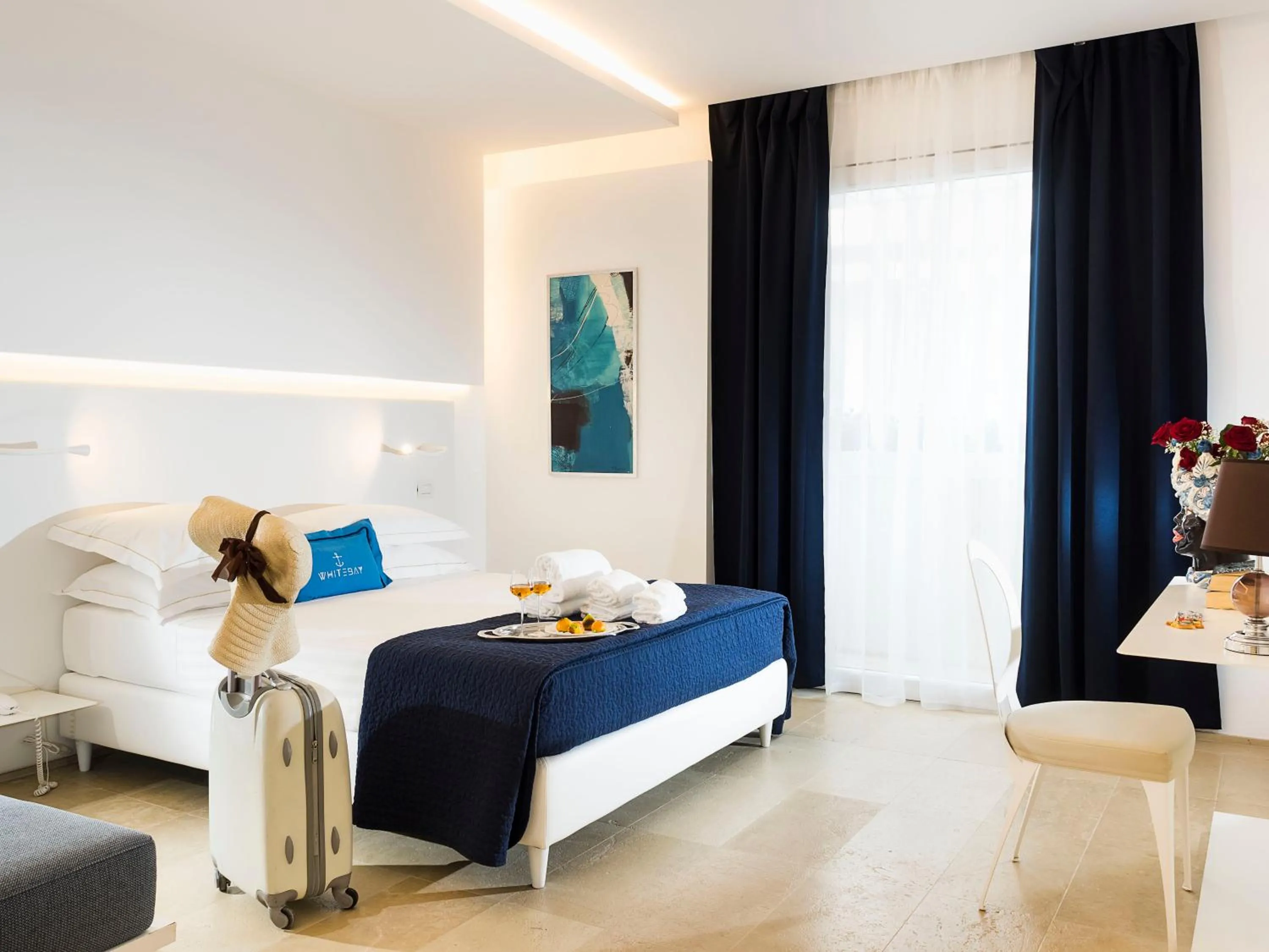 Bedroom, Bed in White Bay