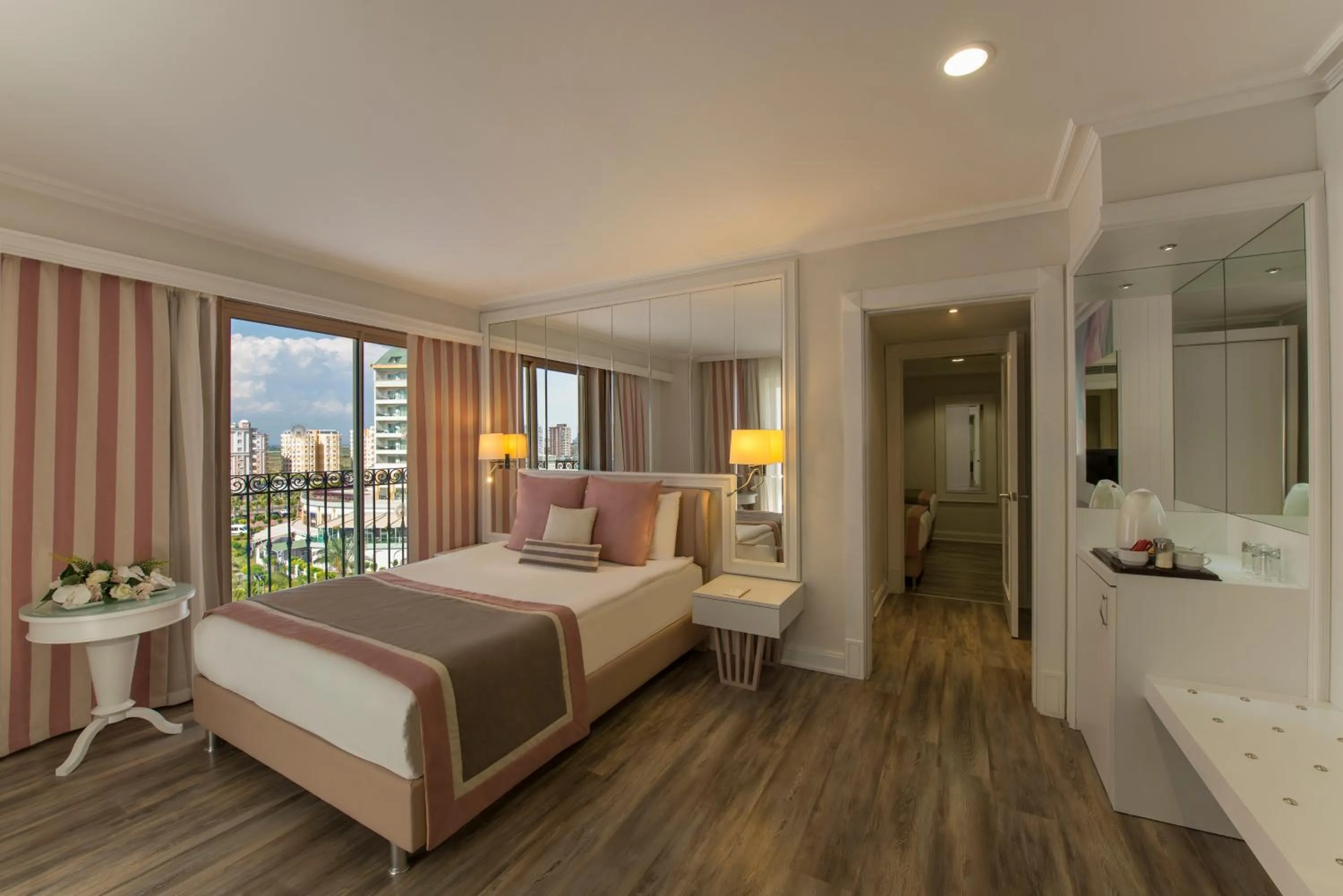 Photo of the whole room, Bed in Delphin Diva Premiere