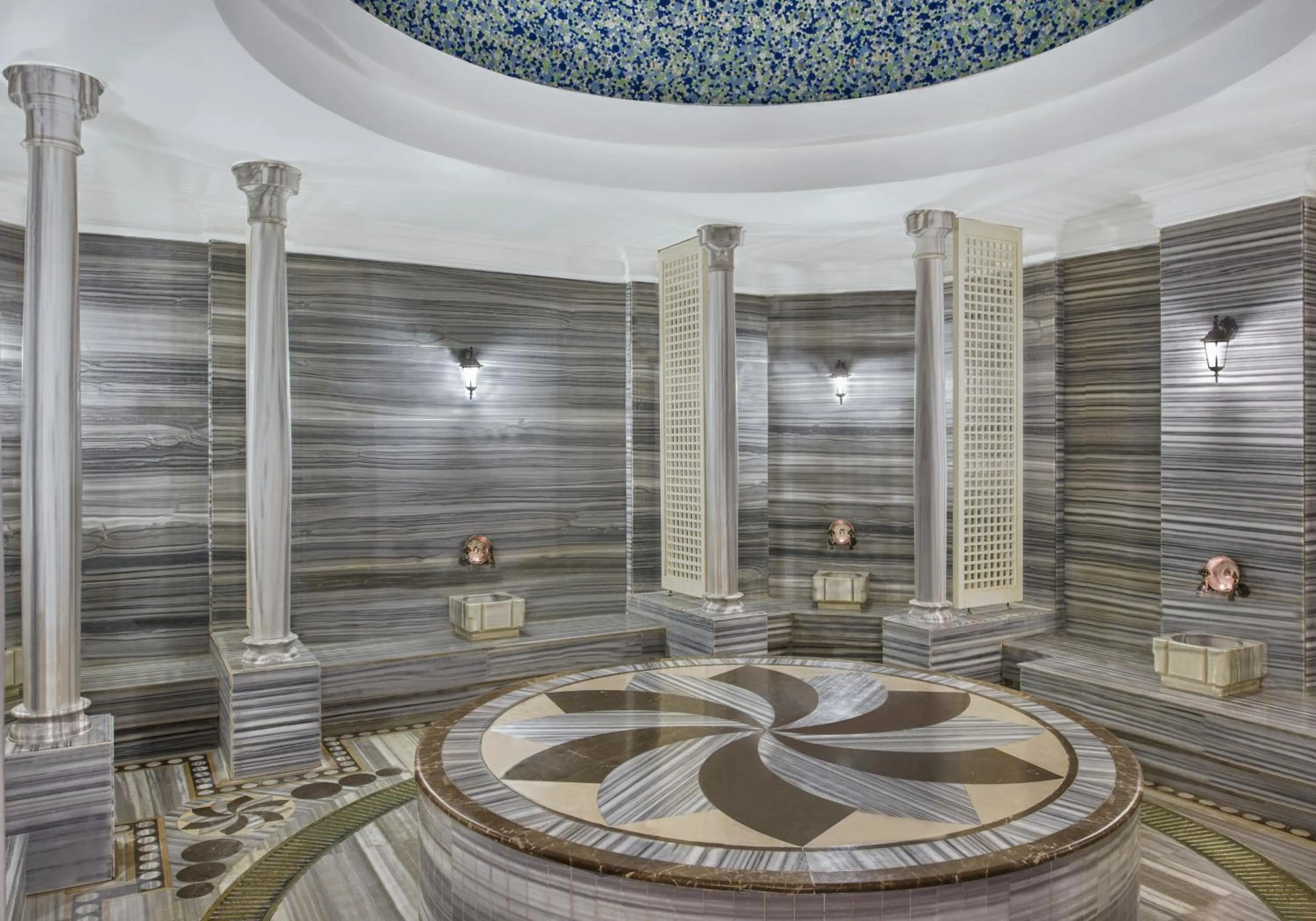 Decorative detail in Delphin Diva Premiere