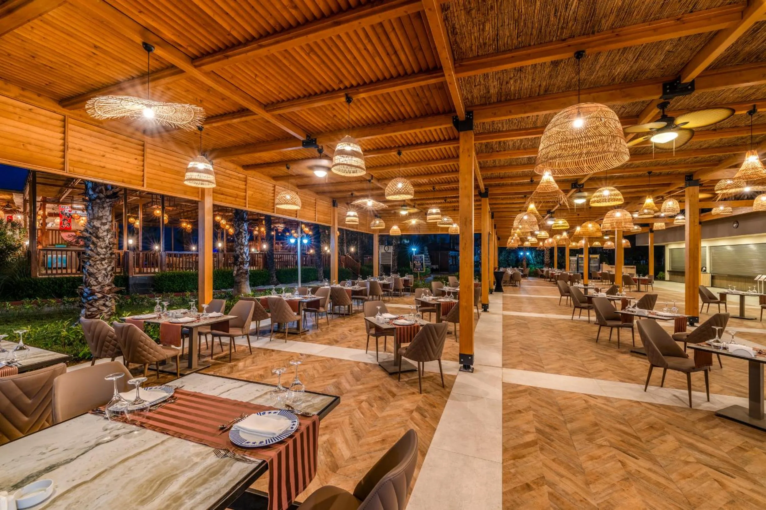 Restaurant/places to eat in Delphin Diva Premiere