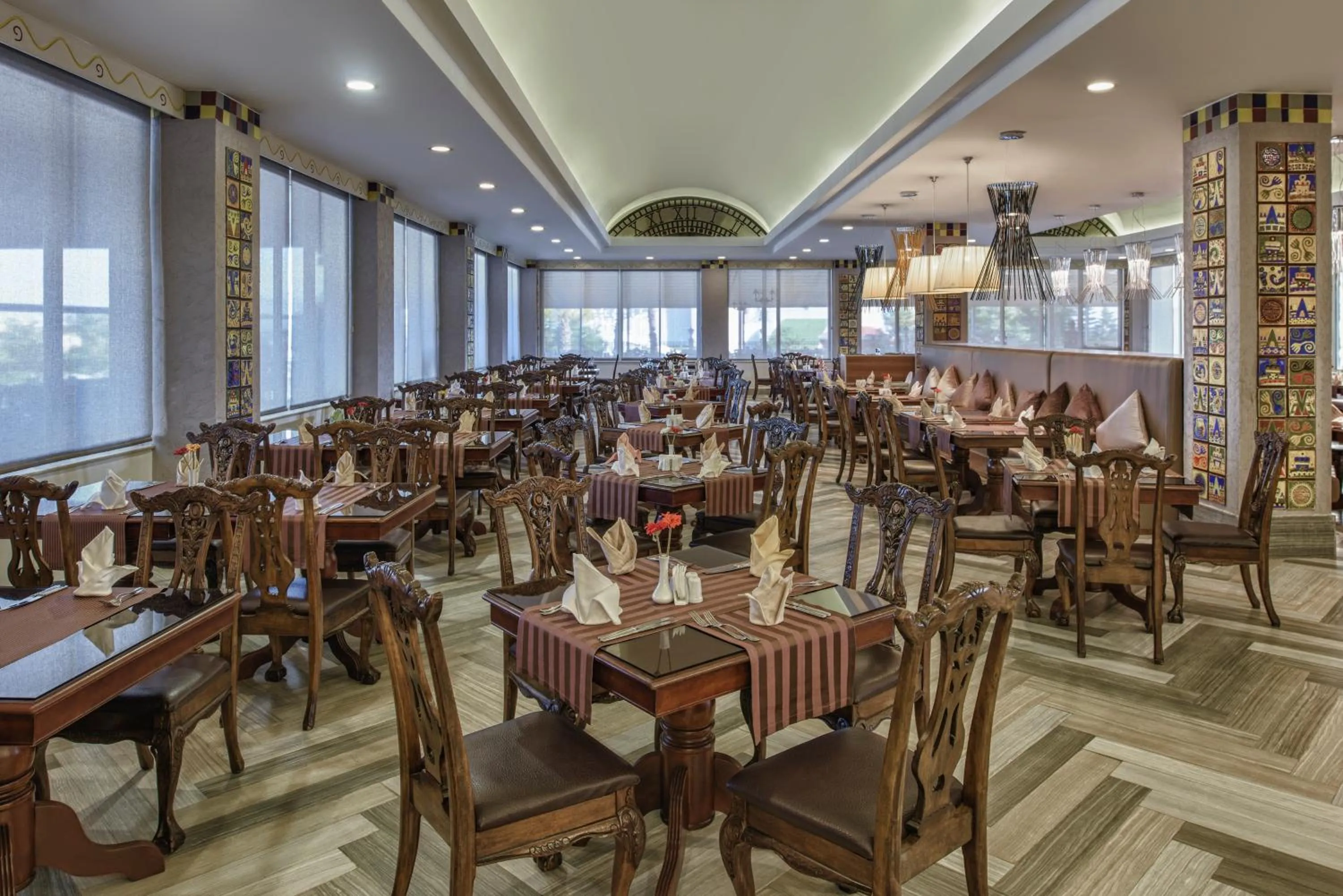 Restaurant/places to eat in Delphin Diva Premiere