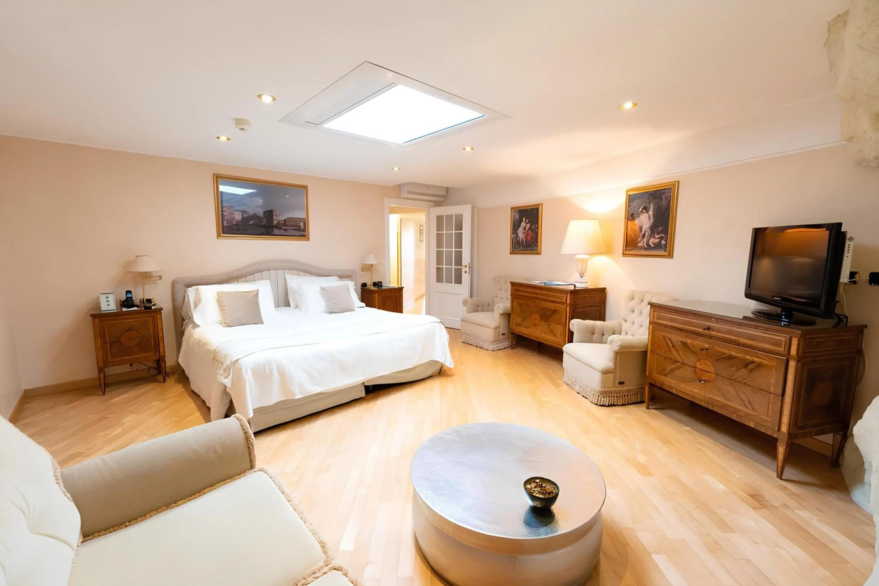 Bed in Grand Hotel Del Mare Resort & Spa