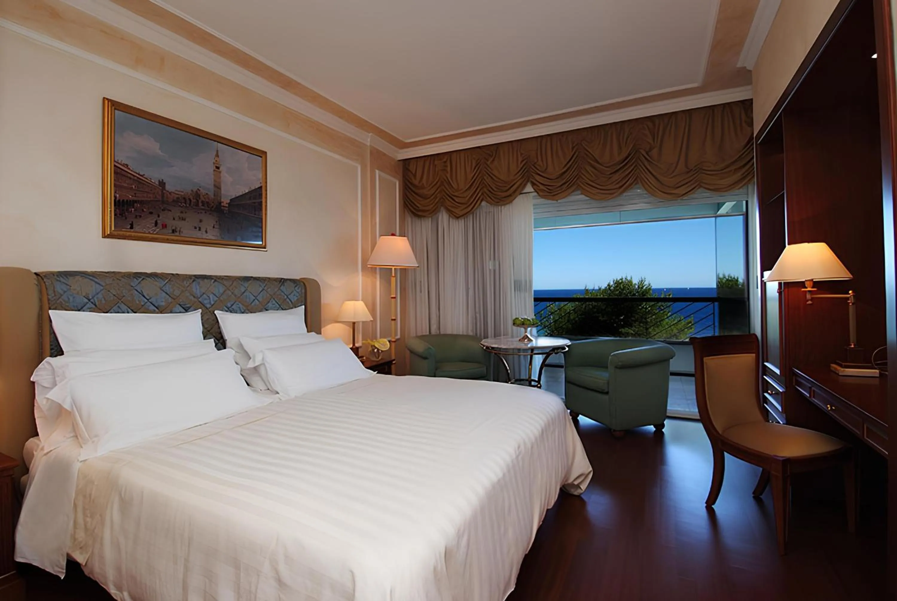 Bed in Grand Hotel Del Mare Resort & Spa
