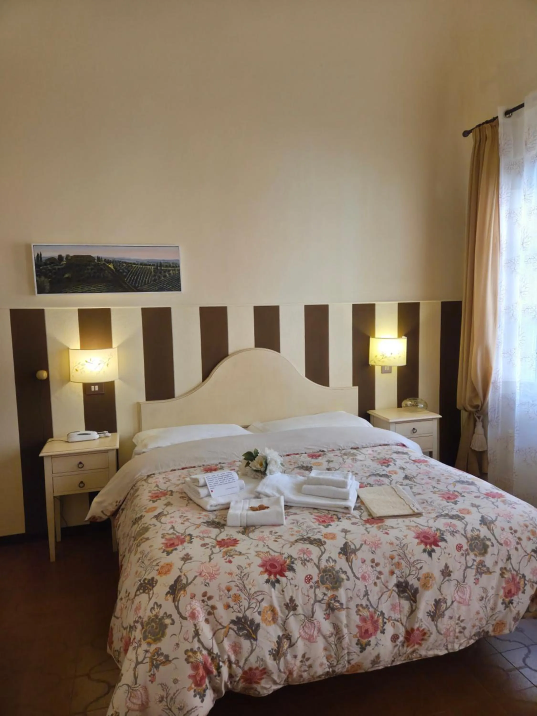 Bedroom, Bed in Albergo Etruria