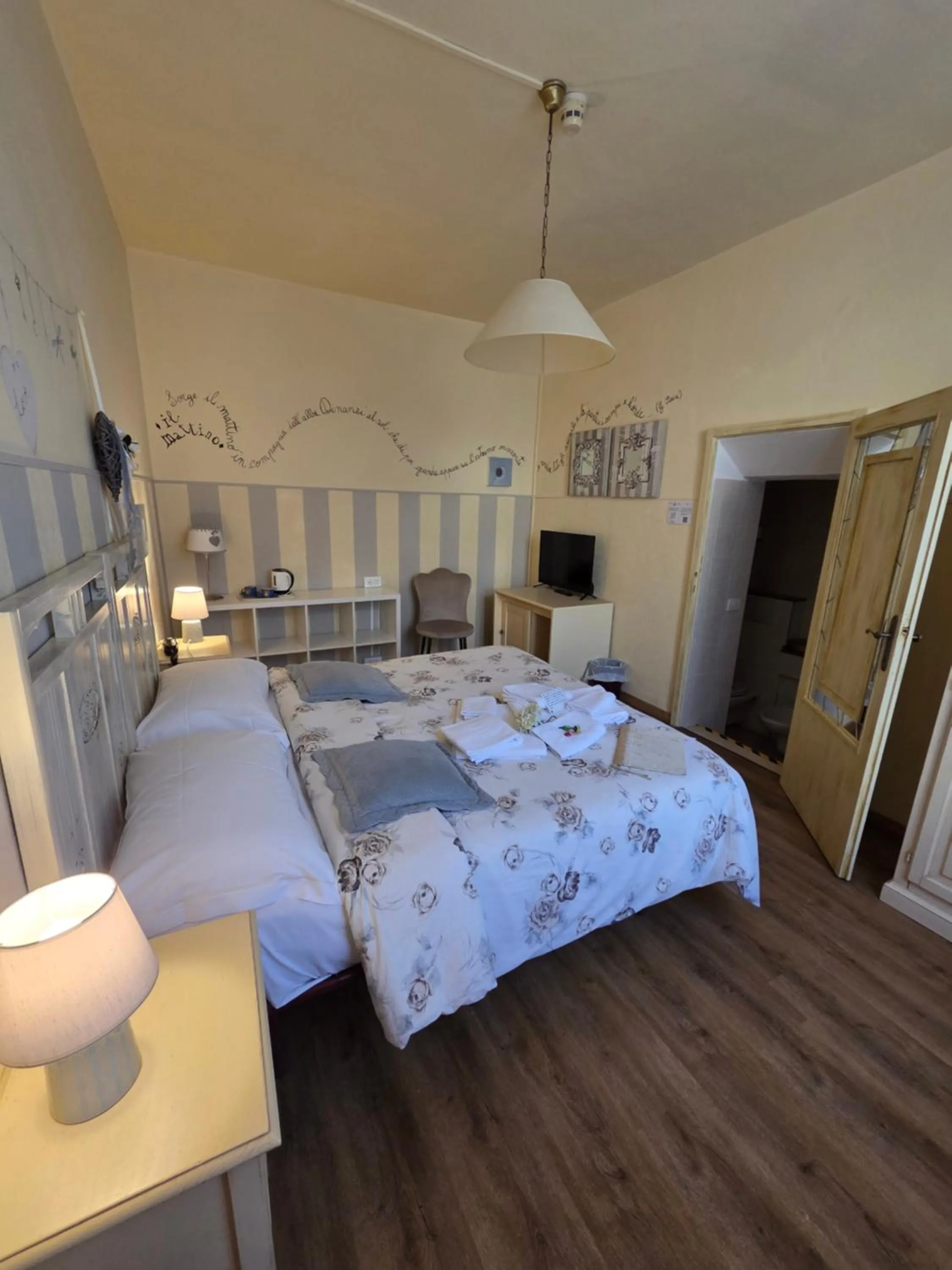 Bedroom, Bed in Albergo Etruria