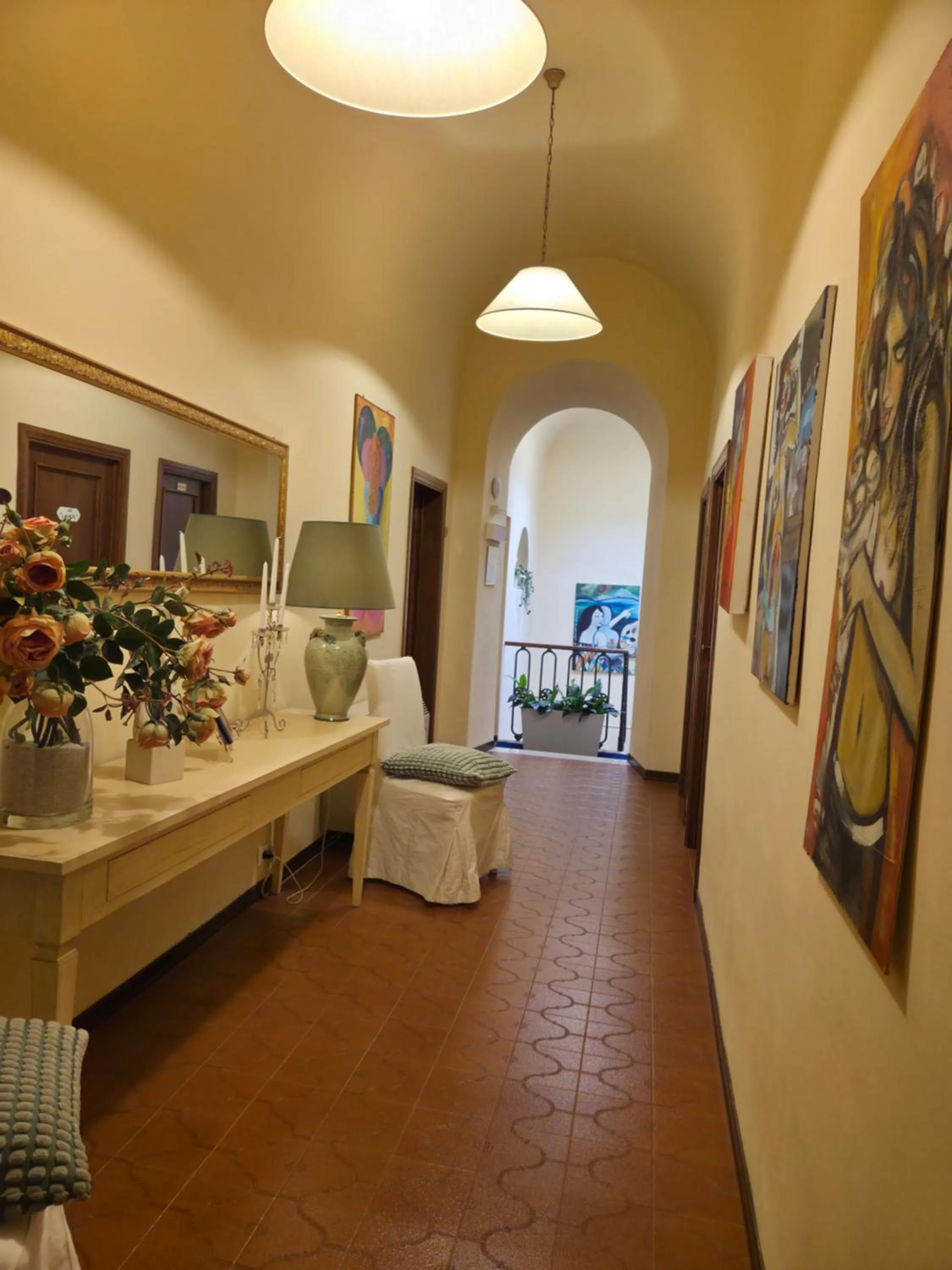 Decorative detail in Albergo Etruria