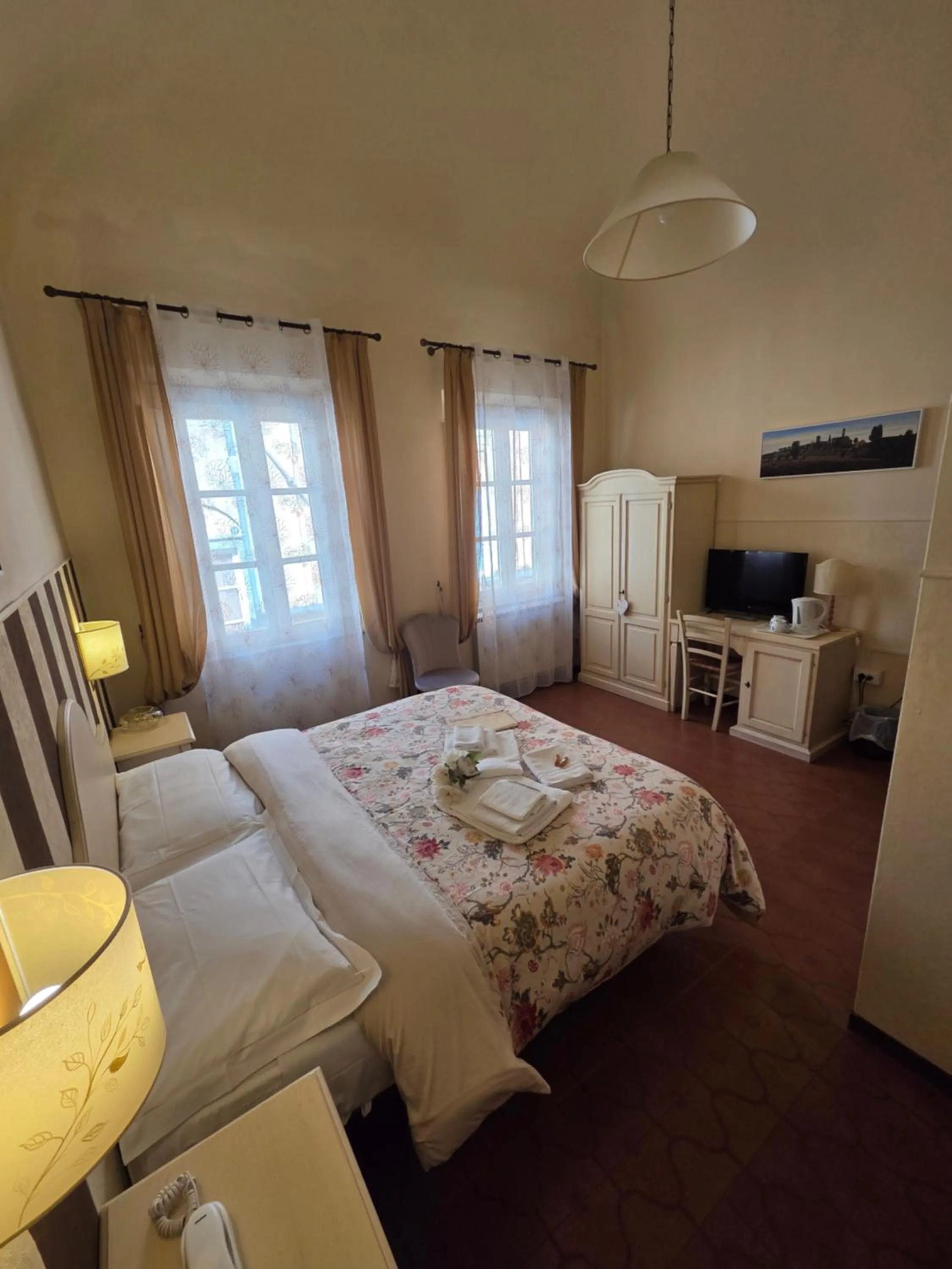 Bedroom, Bed in Albergo Etruria