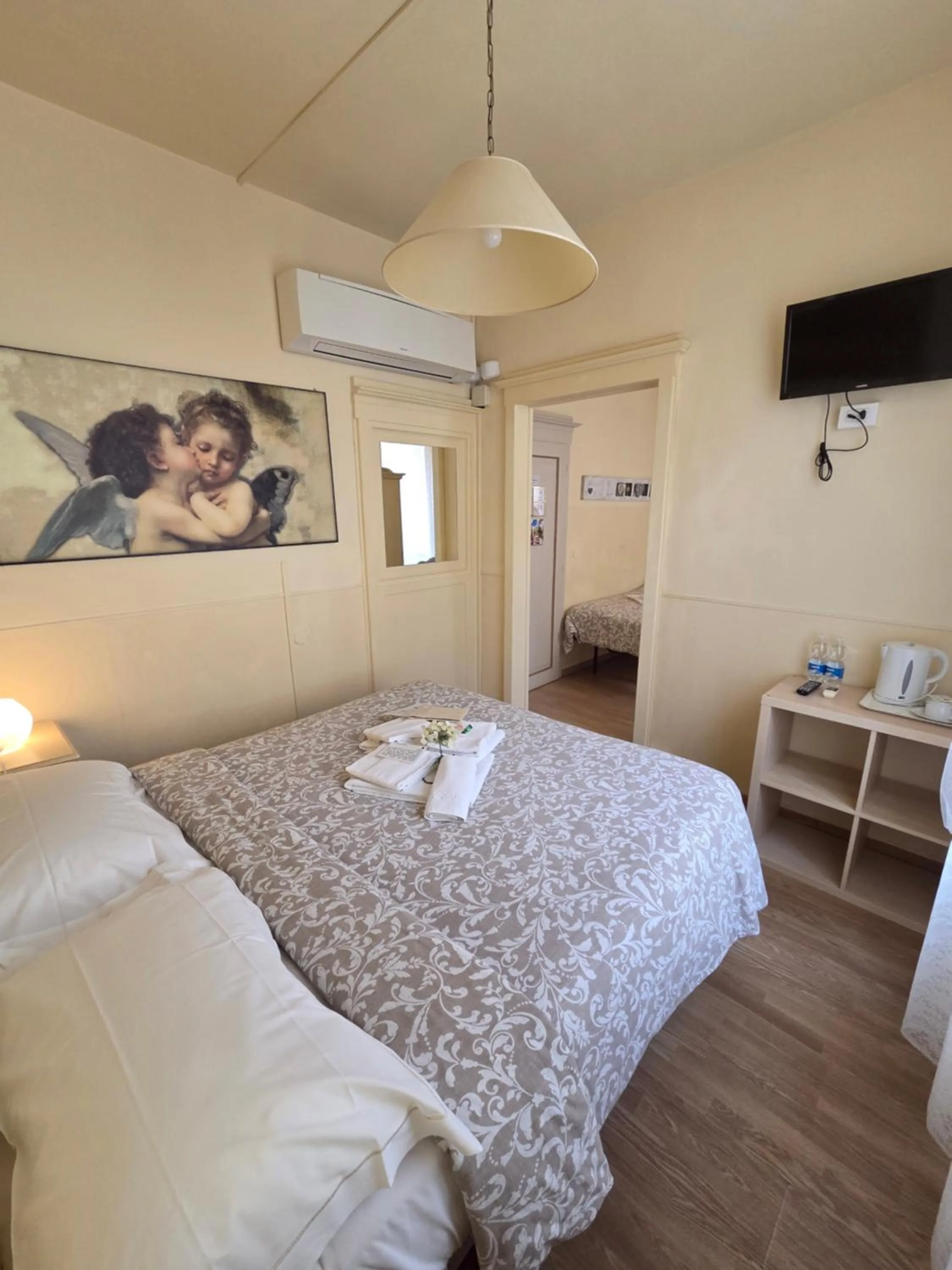 Bedroom, Bed in Albergo Etruria