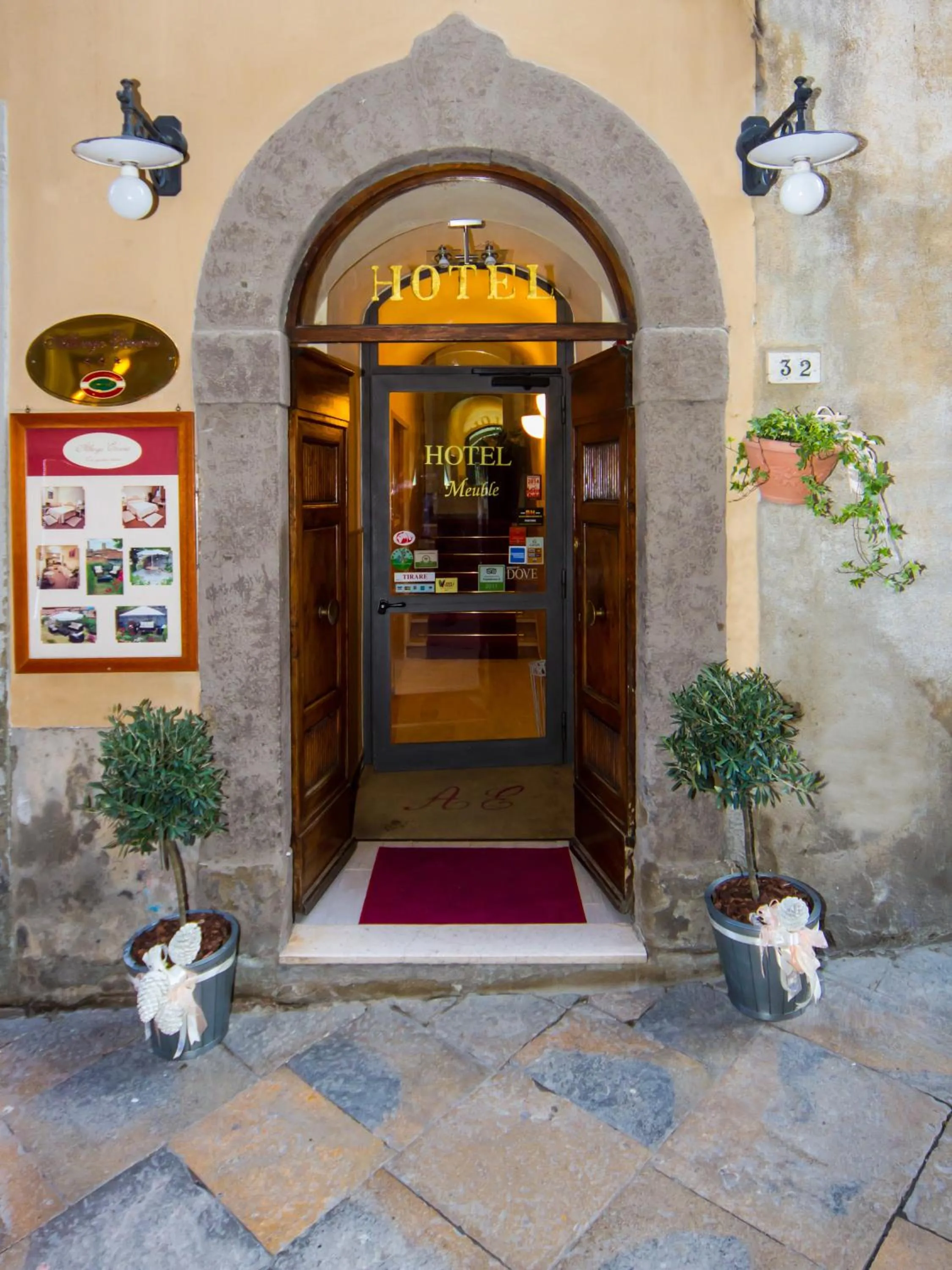 Facade/entrance in Albergo Etruria