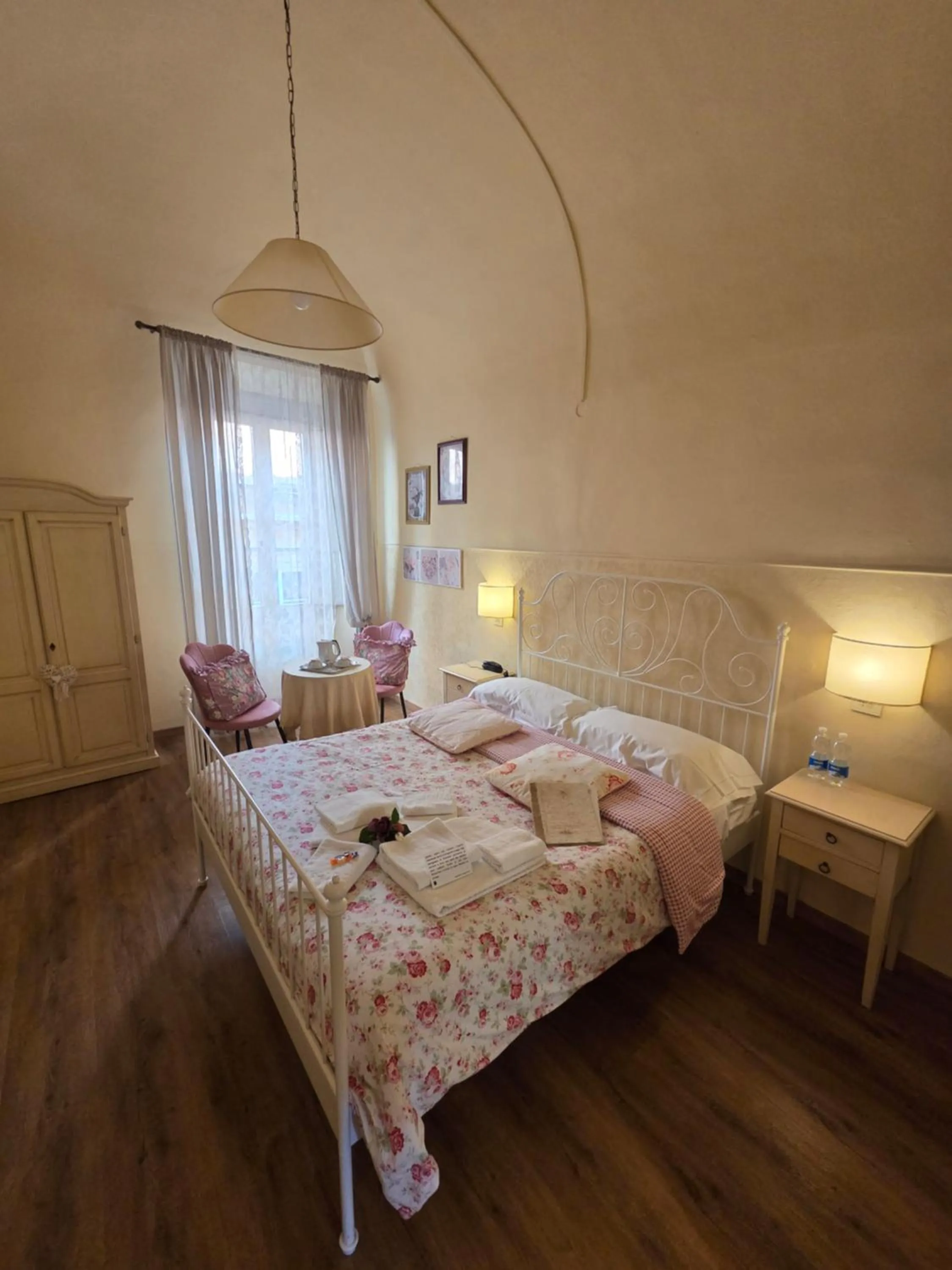 Photo of the whole room, Bed in Albergo Etruria