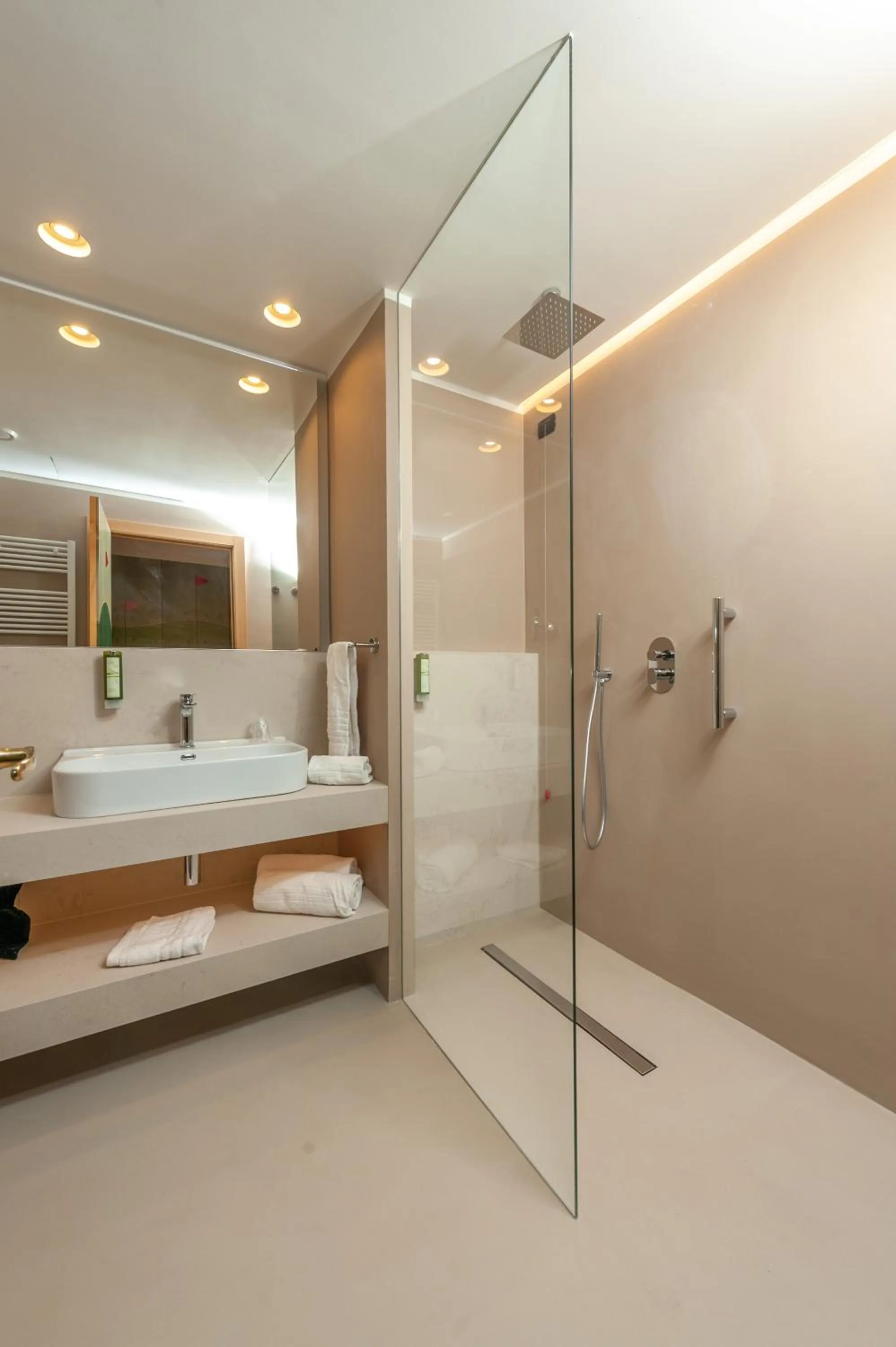 Bathroom, Bed in Acaya Golf Resort & Spa