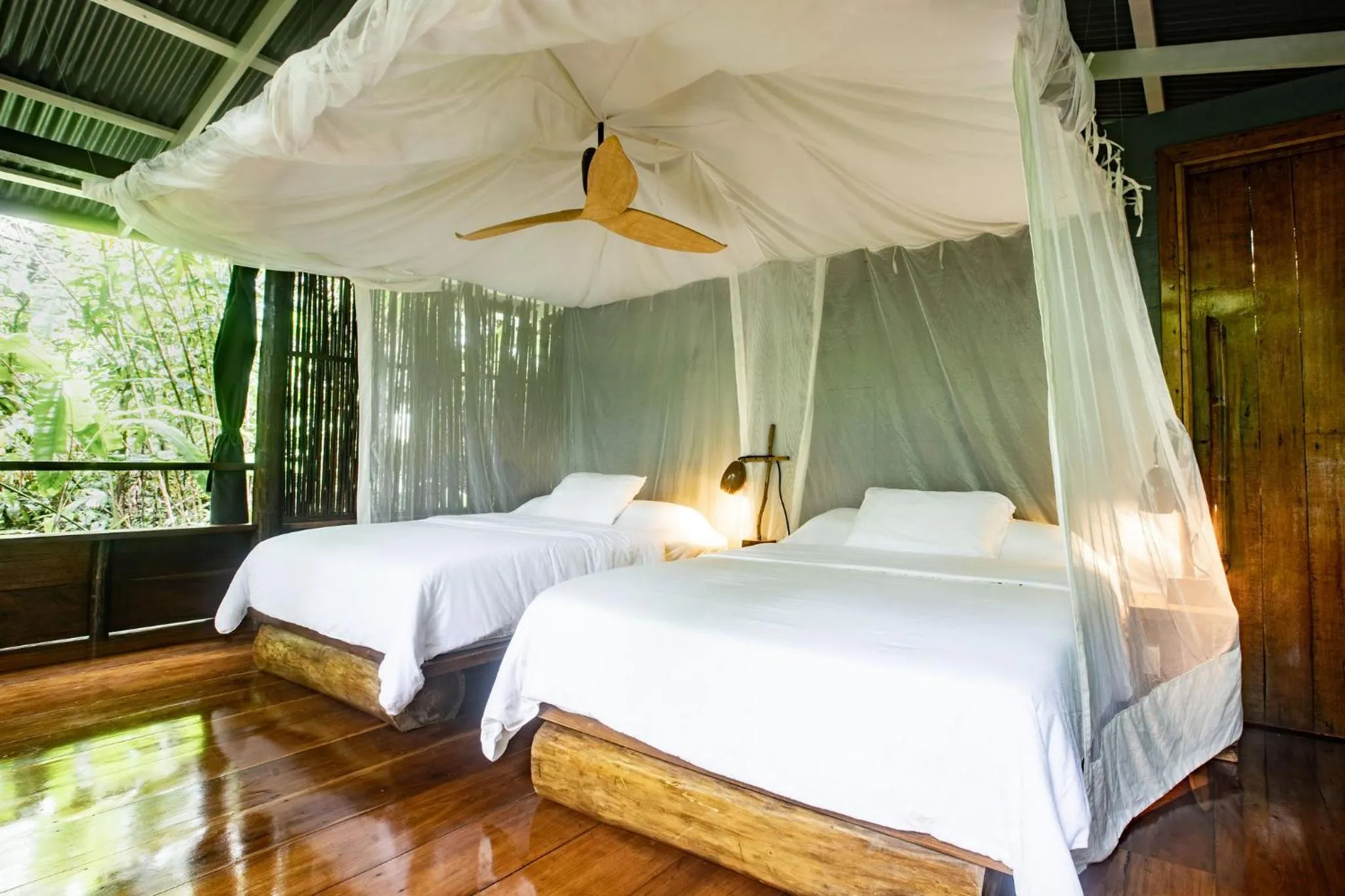 Bed in La Loma Jungle Lodge and Chocolate Farm