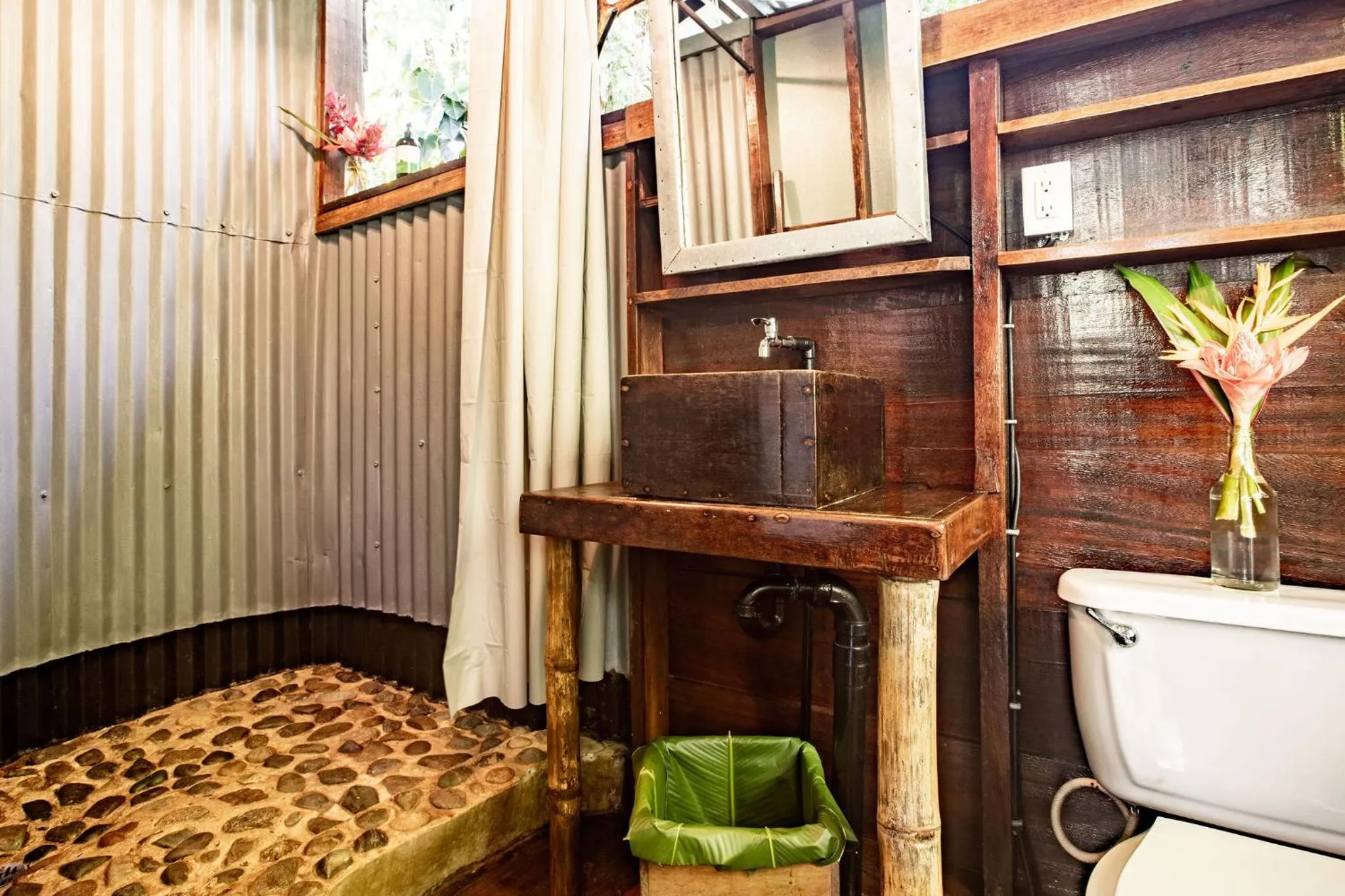 La Loma Jungle Lodge and Chocolate Farm