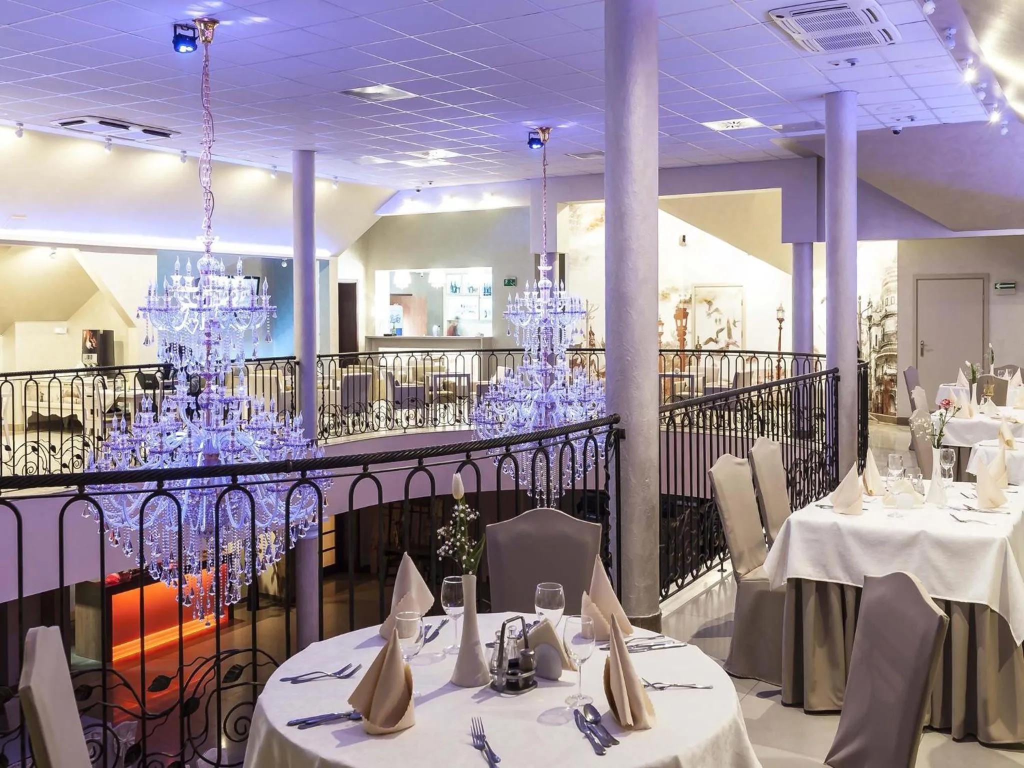 Restaurant/places to eat in Hotel Sevilla