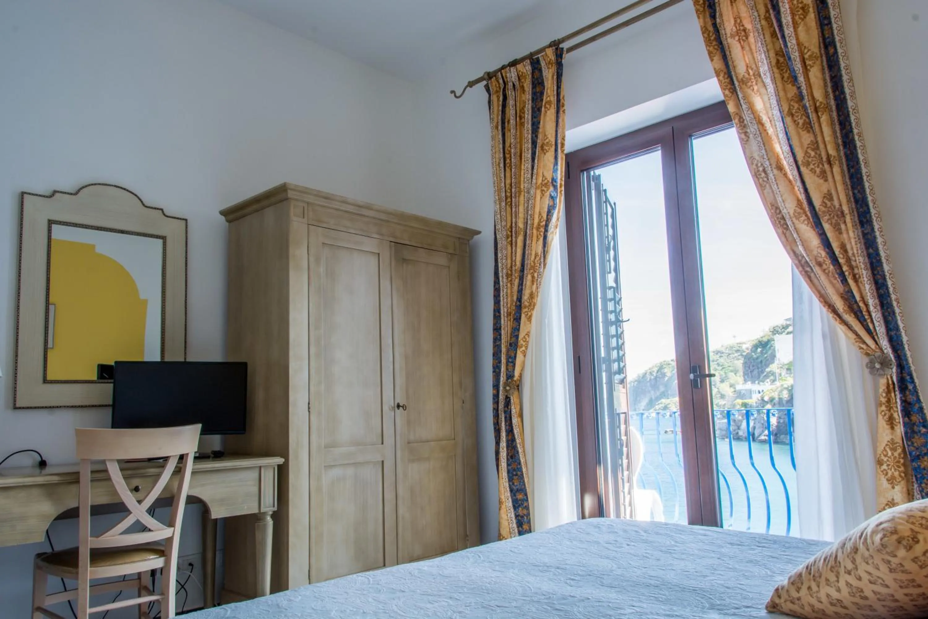 Day, Bed in Hotel Rocce Azzurre